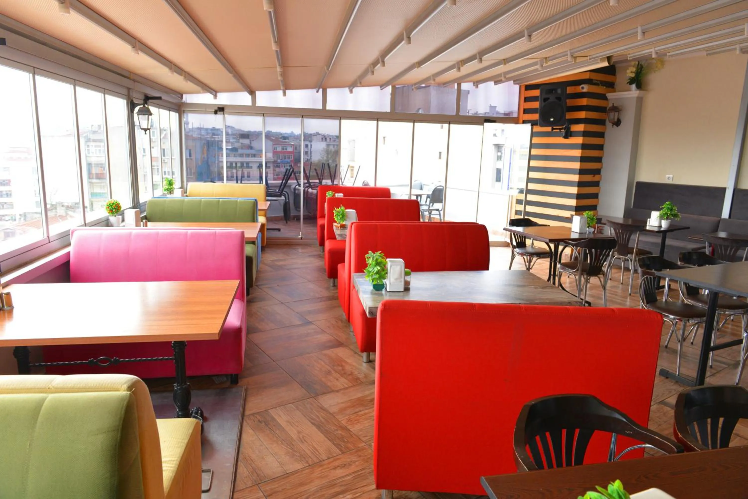 Restaurant/places to eat in Hotel Marina City