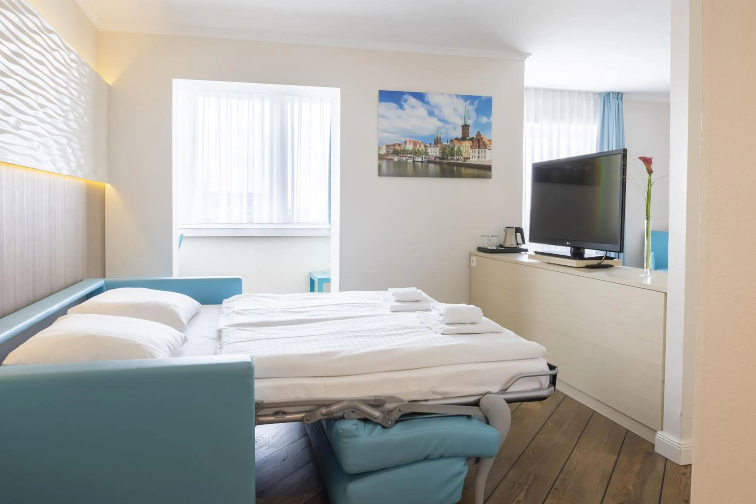 Bedroom, Bed in Hotel IV Jahreszeiten Lübeck