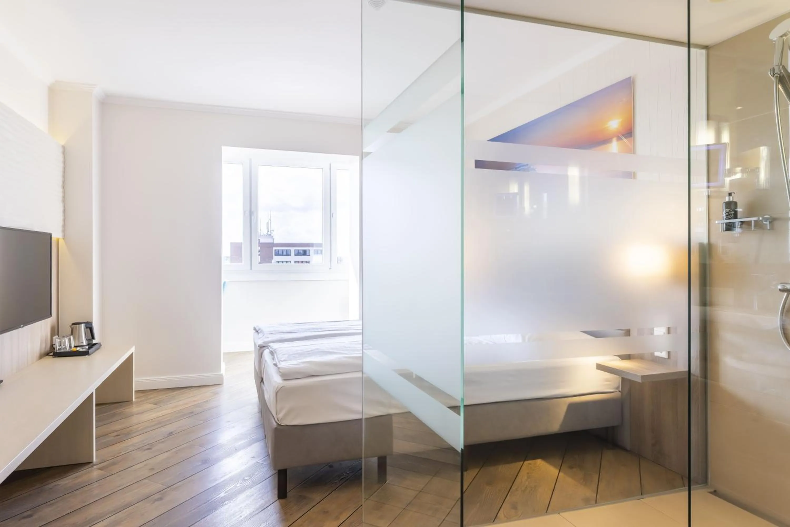 Property building, Bed in Hotel IV Jahreszeiten Lübeck