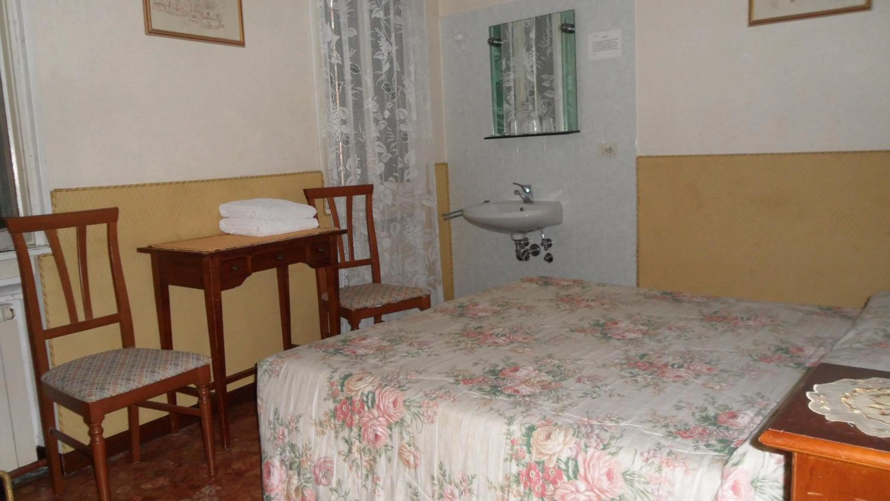 Photo of the whole room in Hotel Locanda Ca' Foscari