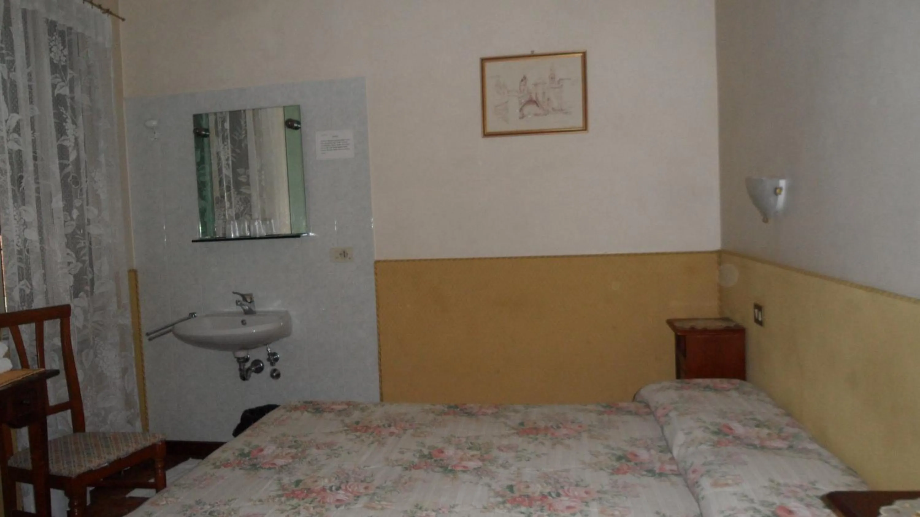 Photo of the whole room in Hotel Locanda Ca' Foscari