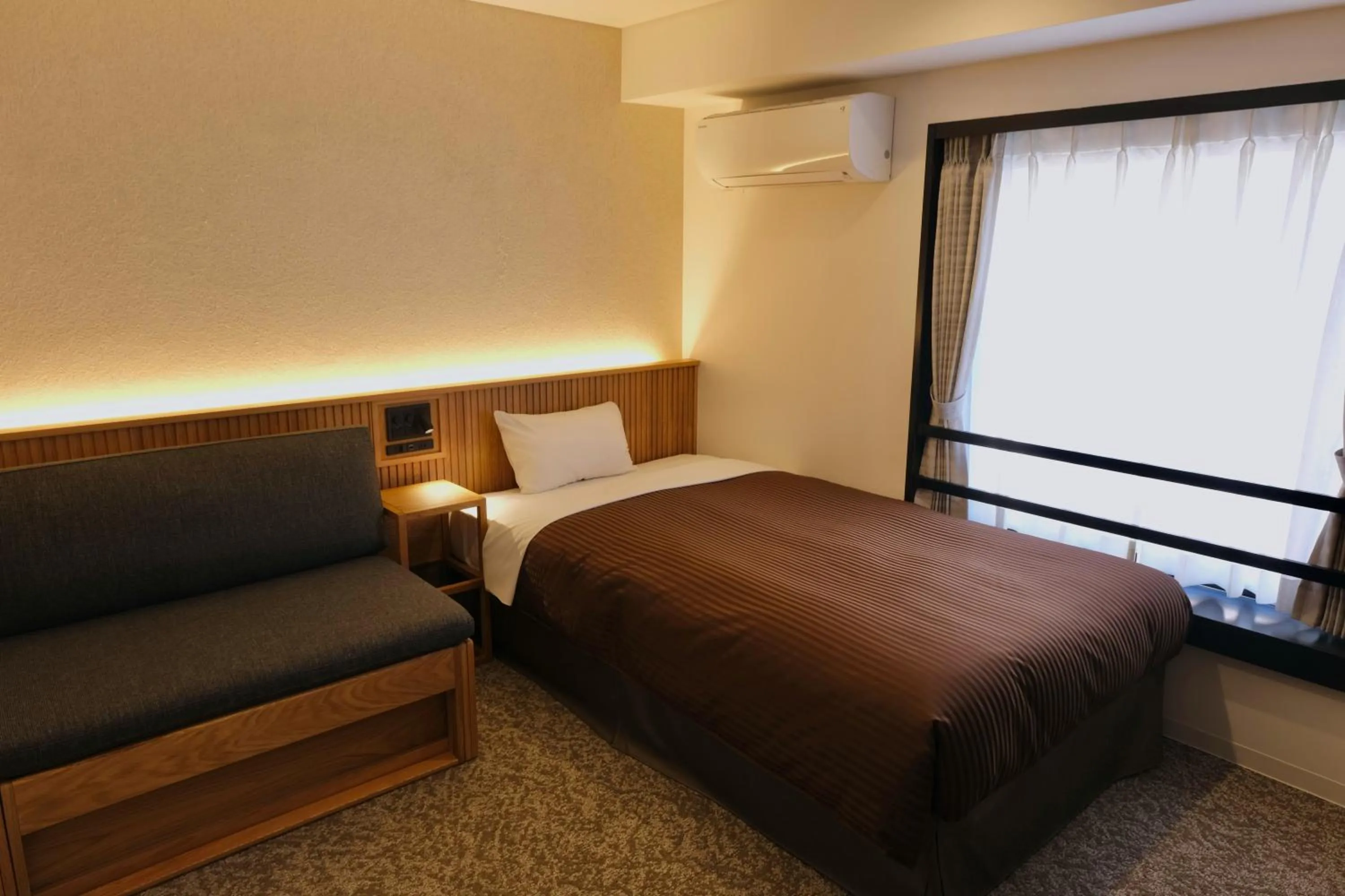 Photo of the whole room, Bed in Belmont Hotel