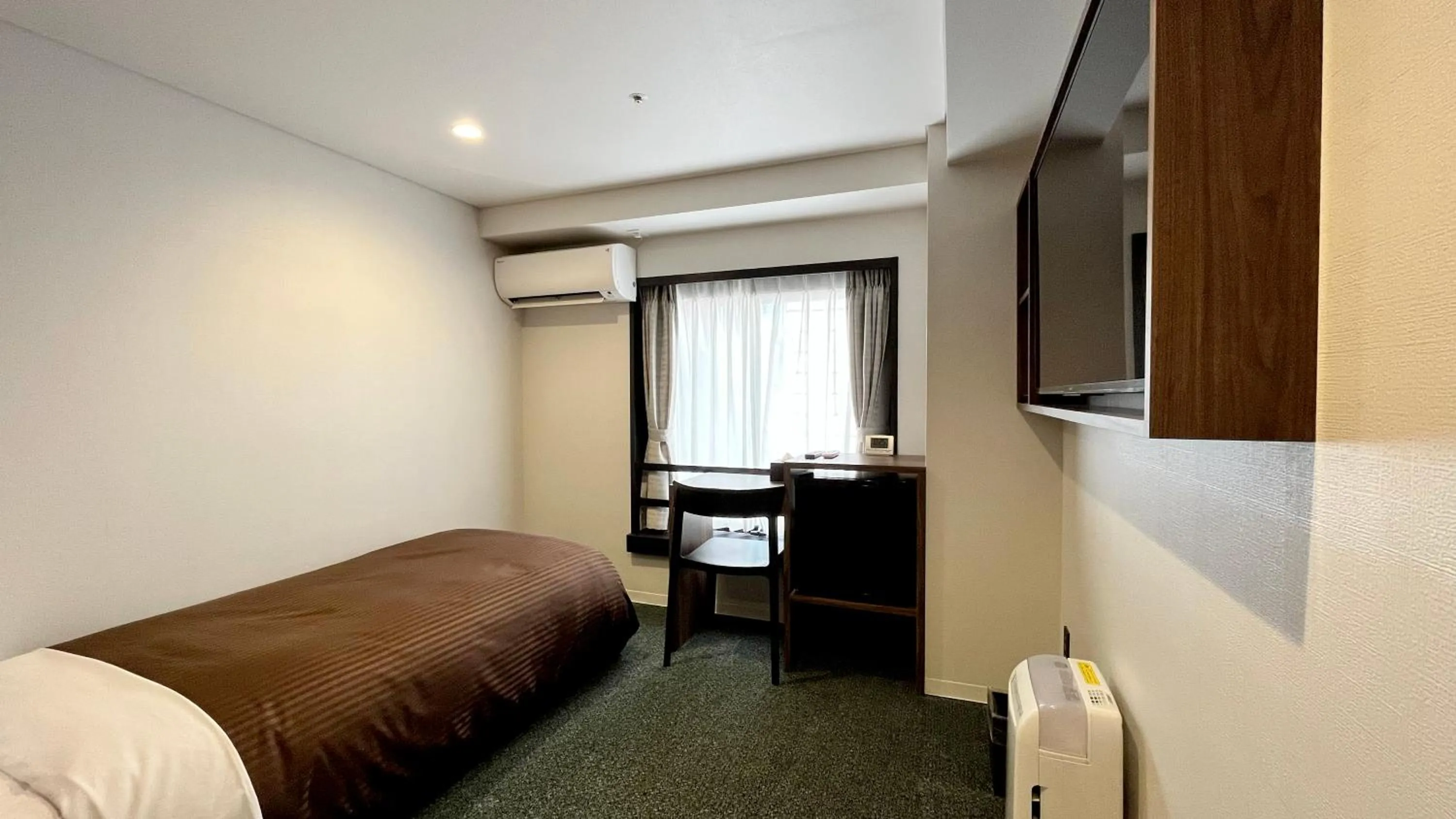 Photo of the whole room, Bed in Belmont Hotel