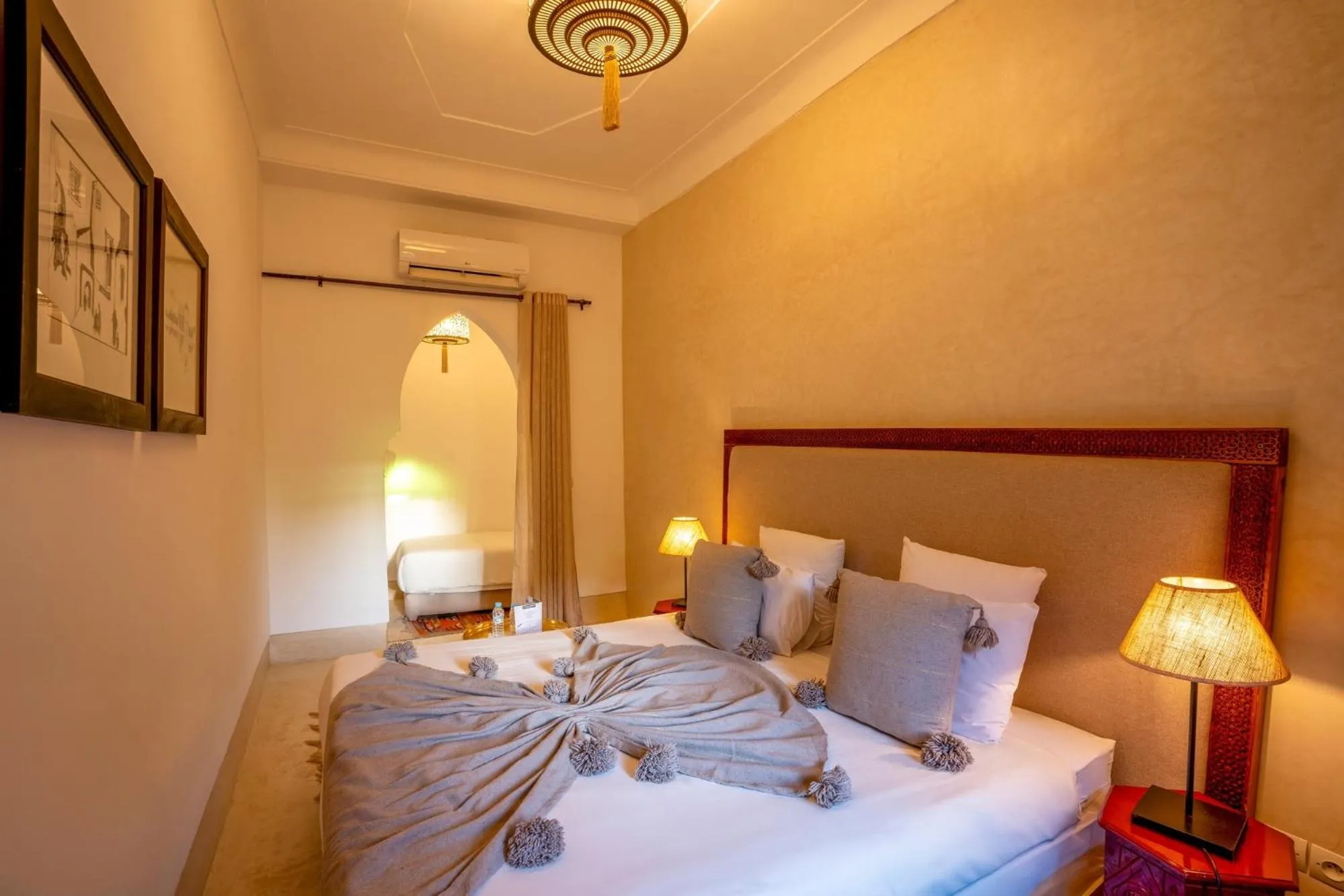 Photo of the whole room, Bed in Riad Adika & Spa