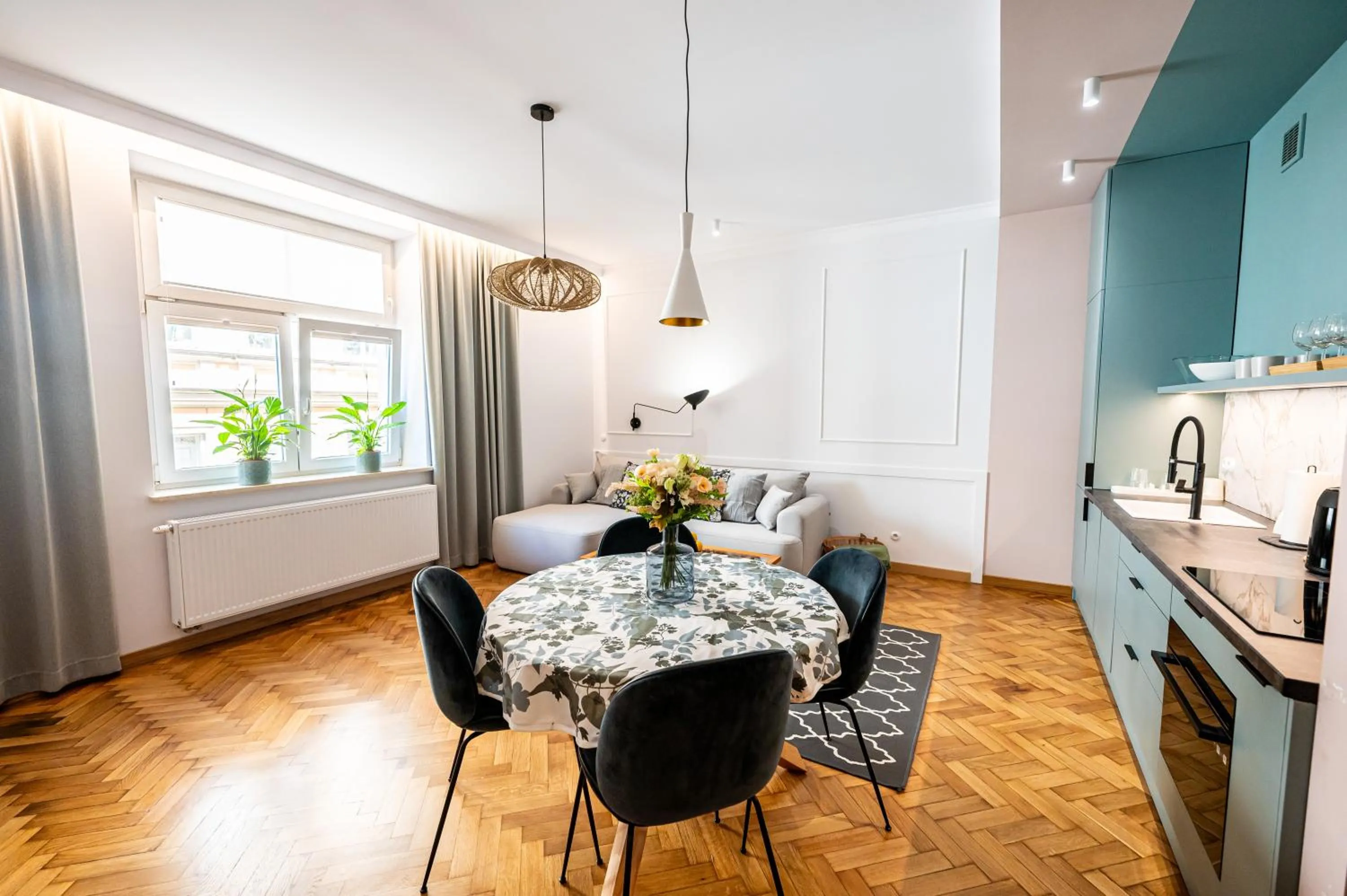 Dining area in Trip Apartments