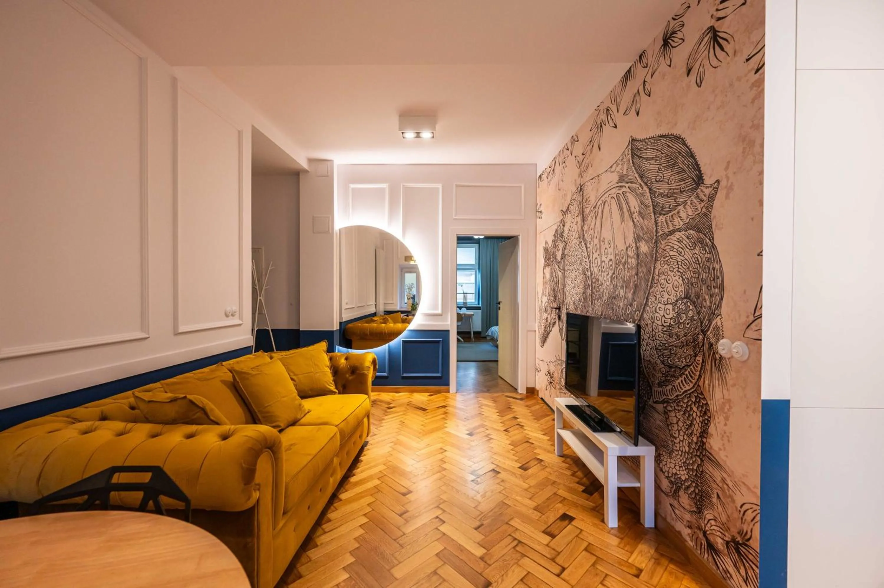 Communal lounge/ TV room in Trip Apartments