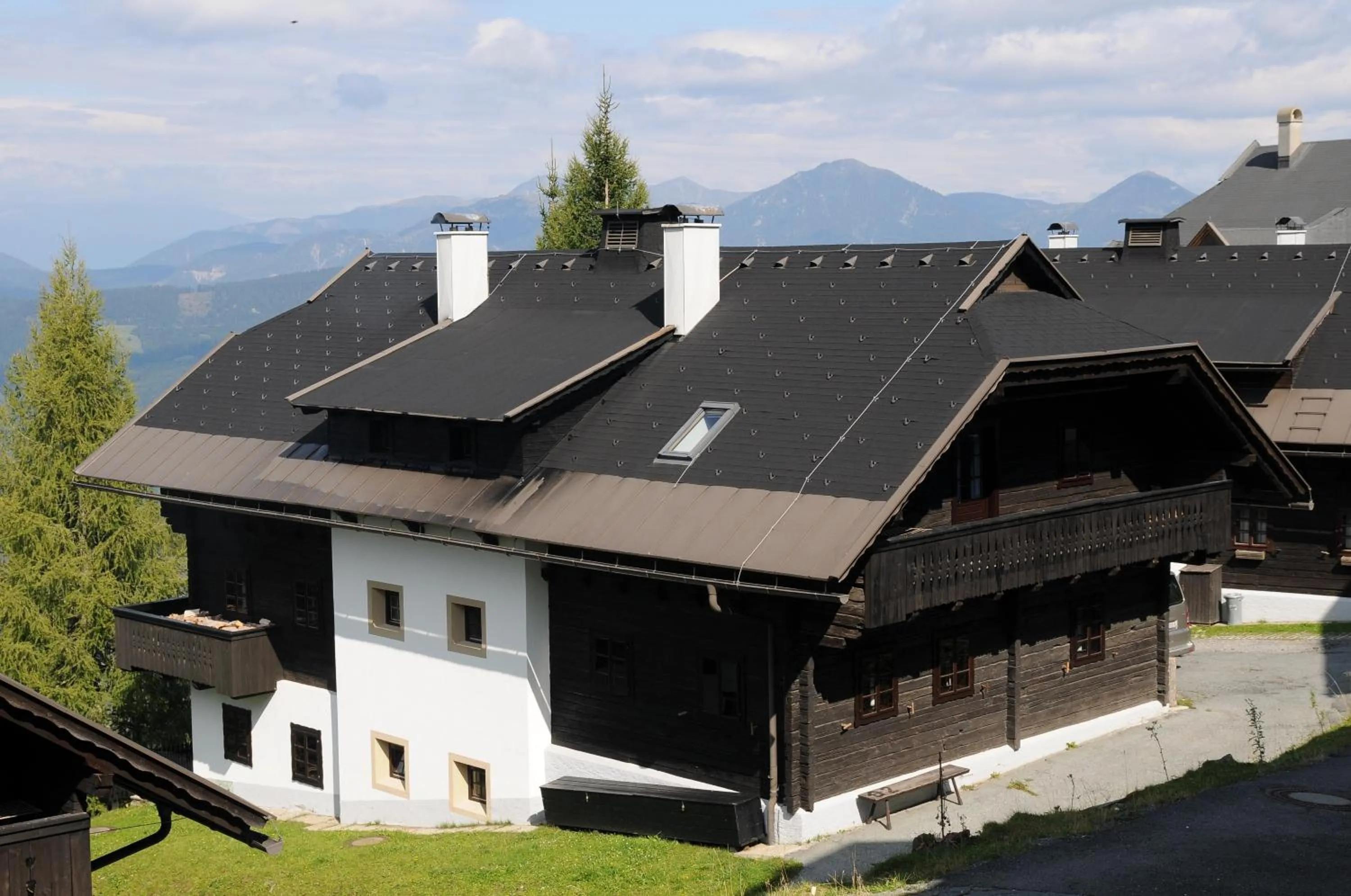 Facade/entrance in Alpenhäuser Marcius