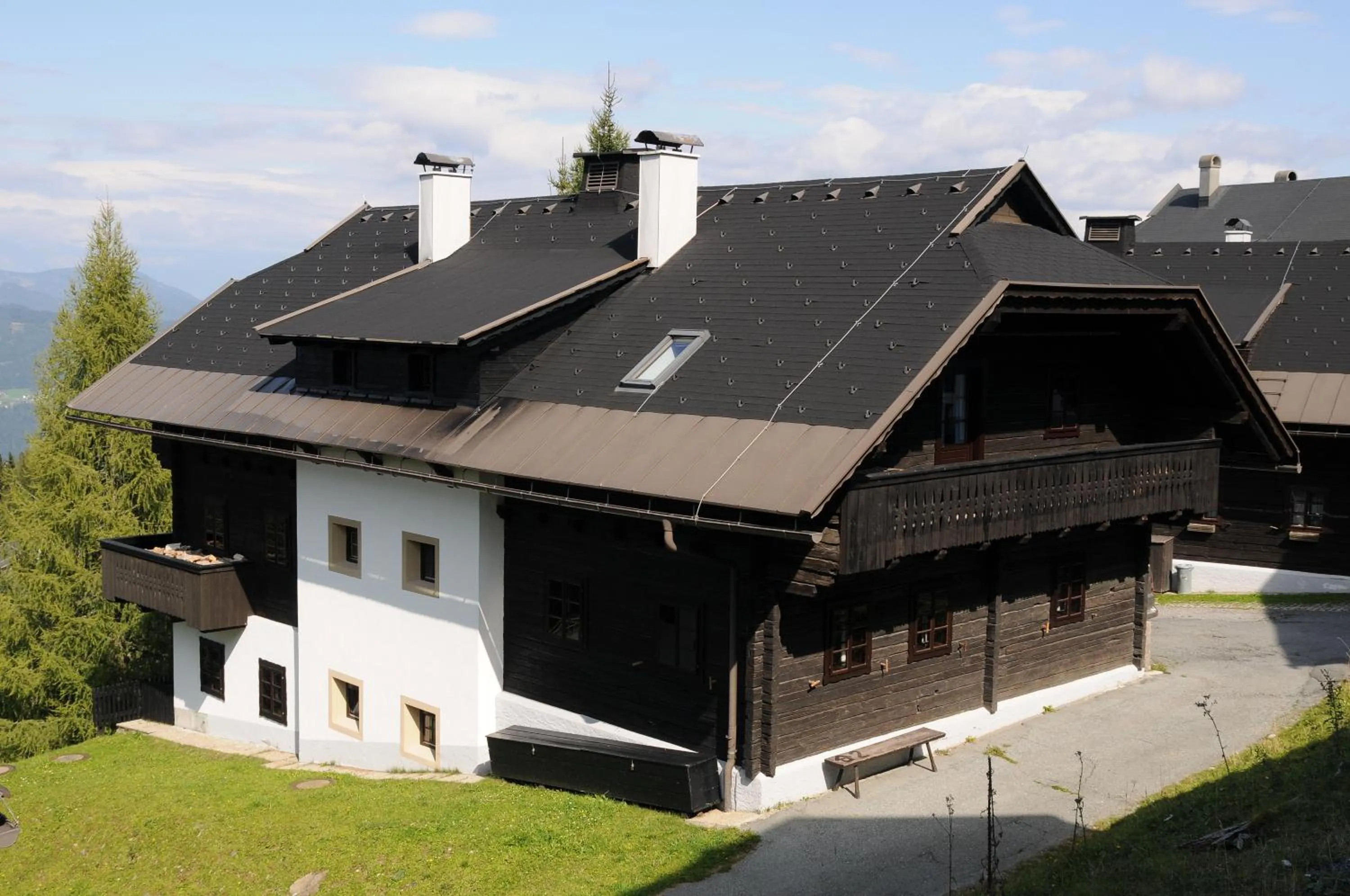 Facade/entrance in Alpenhäuser Marcius