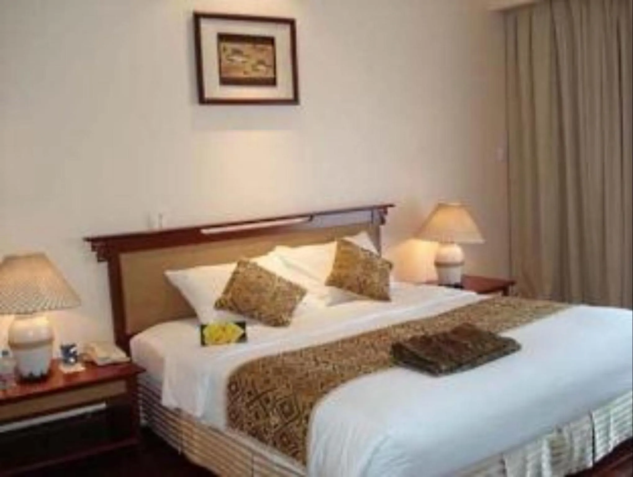 Bed in Lam Bao Long Hotel