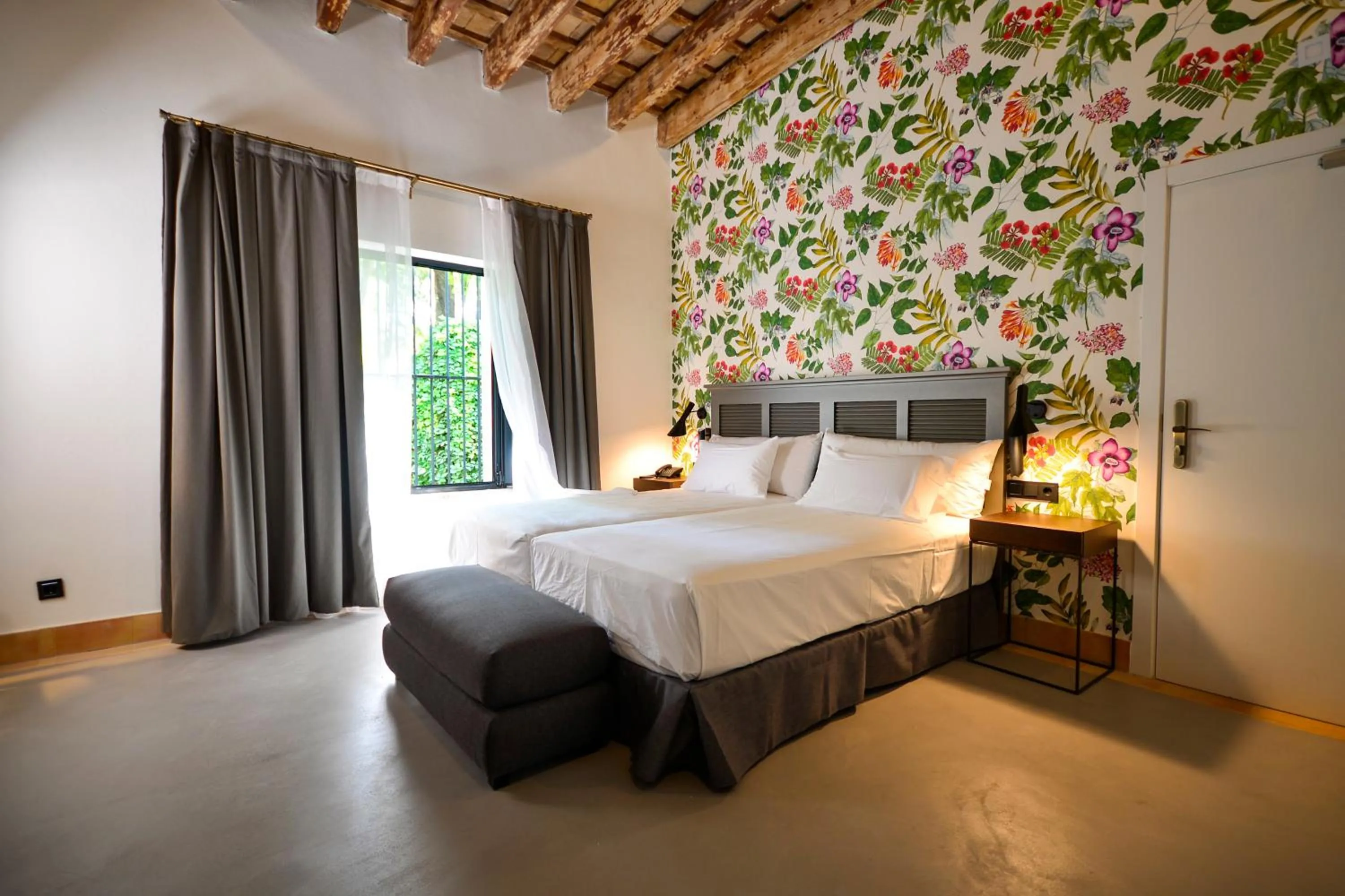 Photo of the whole room, Bed in Legado Alcazar Hotel