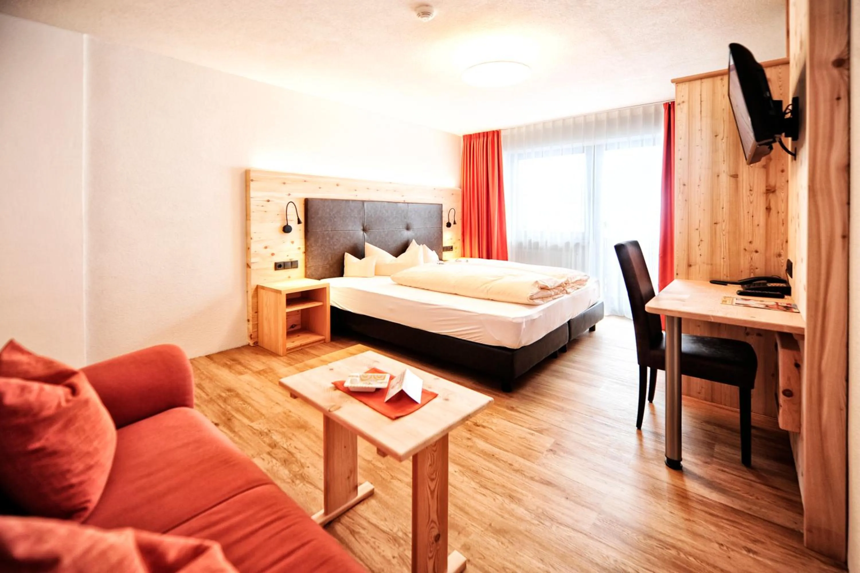 Photo of the whole room, Bed in Alpen Boutique Hotel Alpetta