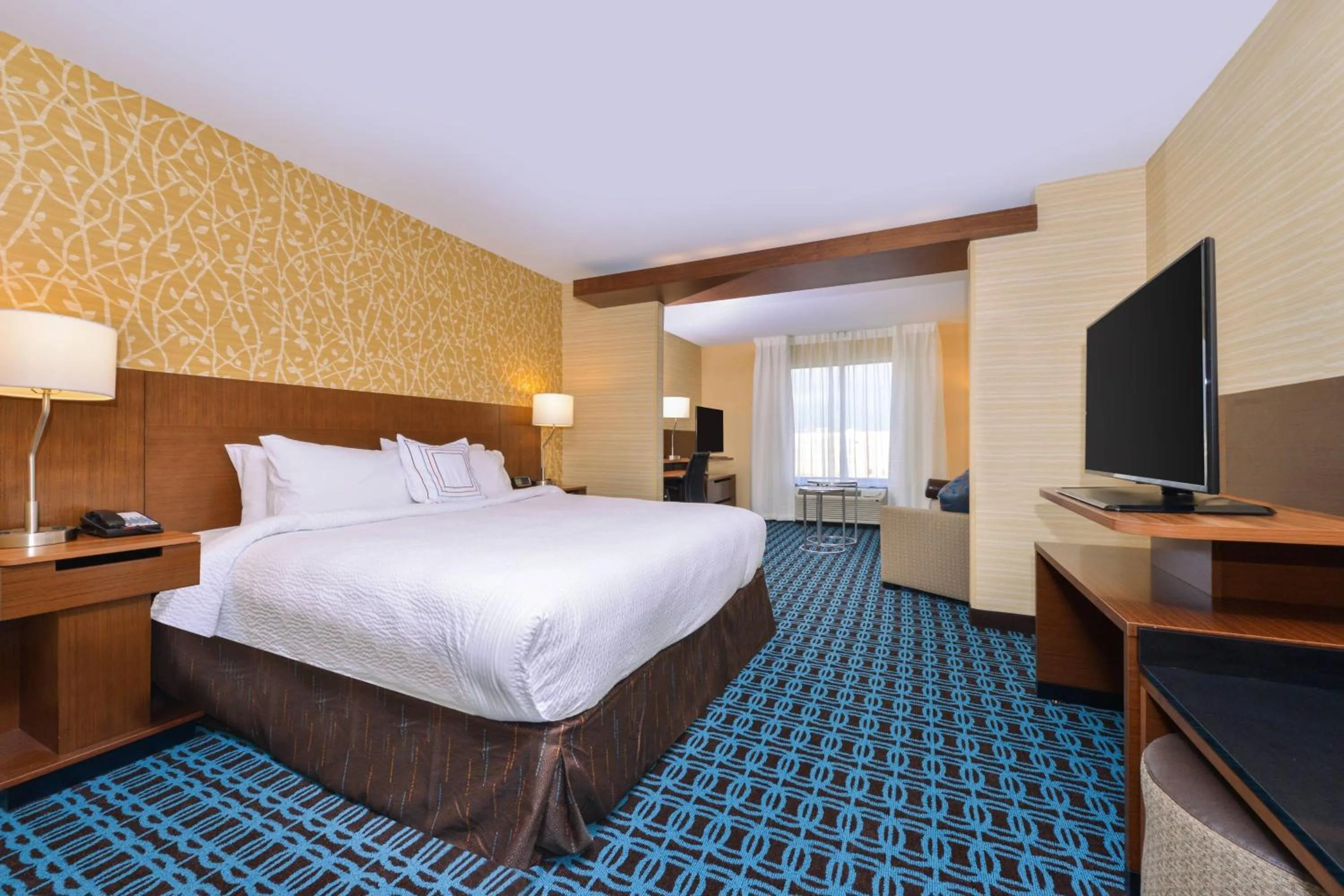 Photo of the whole room, Bed in Fairfield Inn & Suites by Marriott Coralville