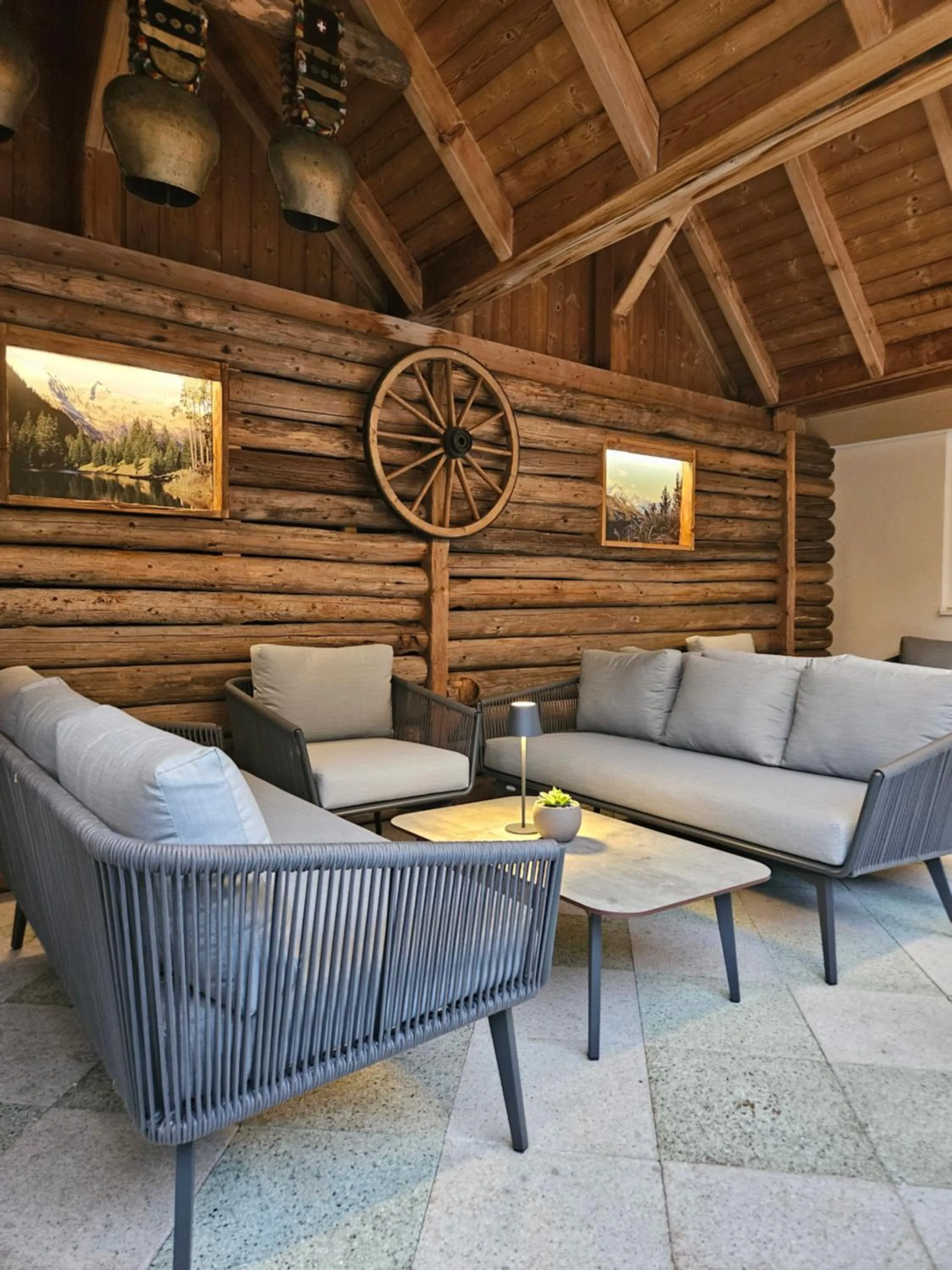 Restaurant/places to eat in Hotel Höllroah