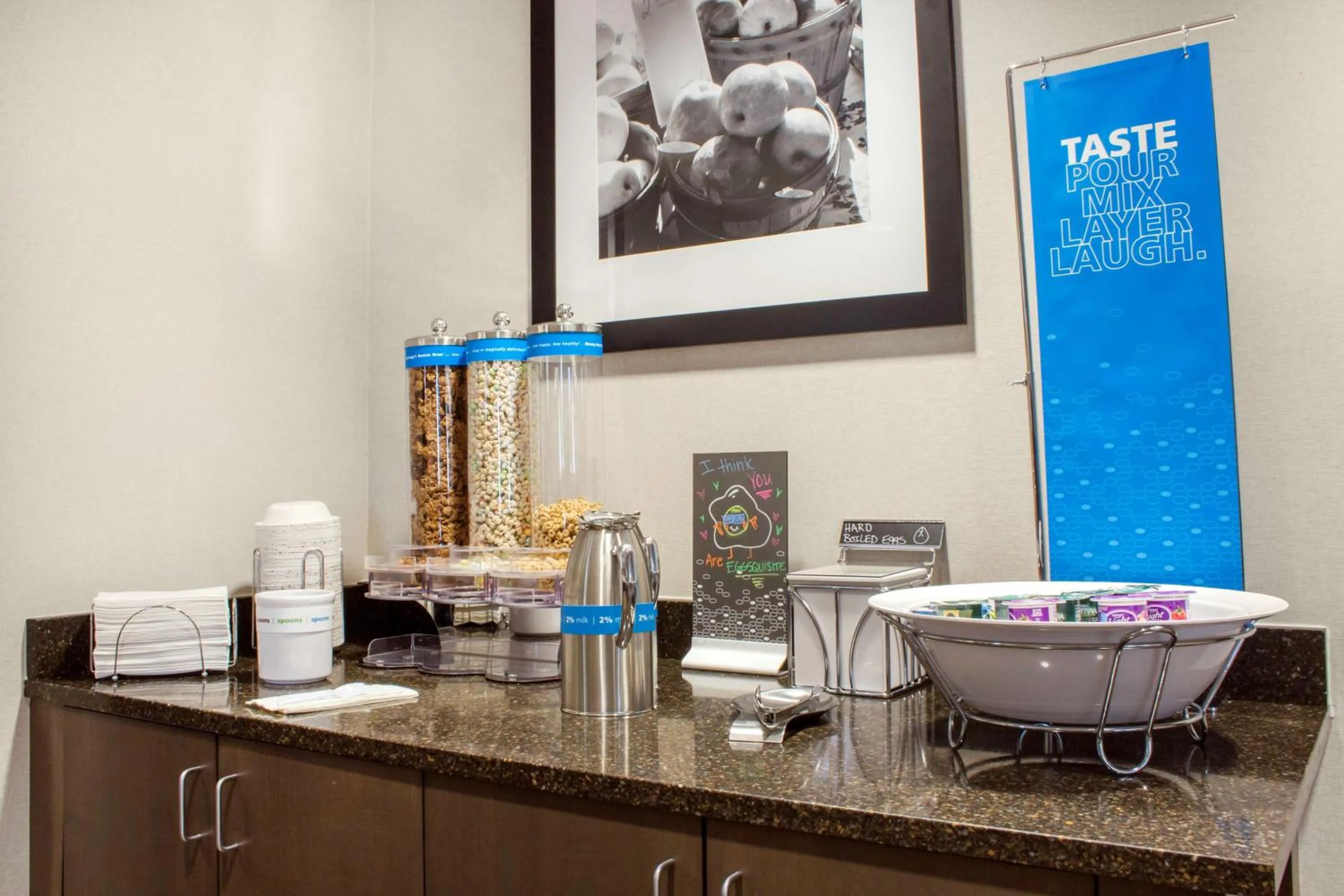 Dining area in Hampton Inn Parker, AZ