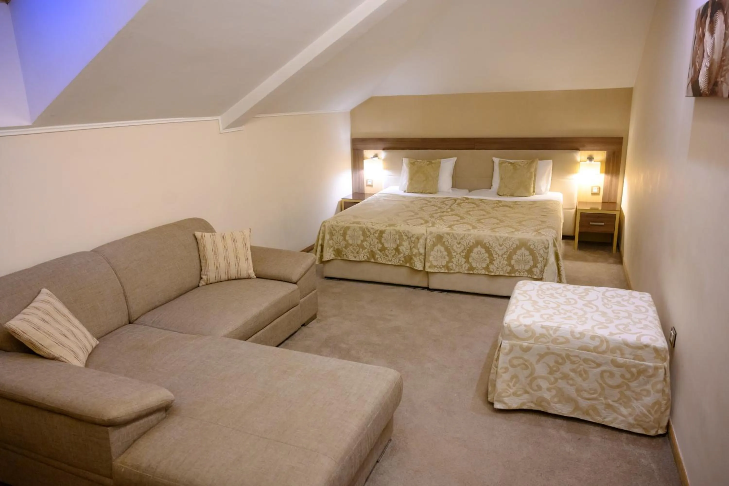 Bed in Hotel Tami Residence