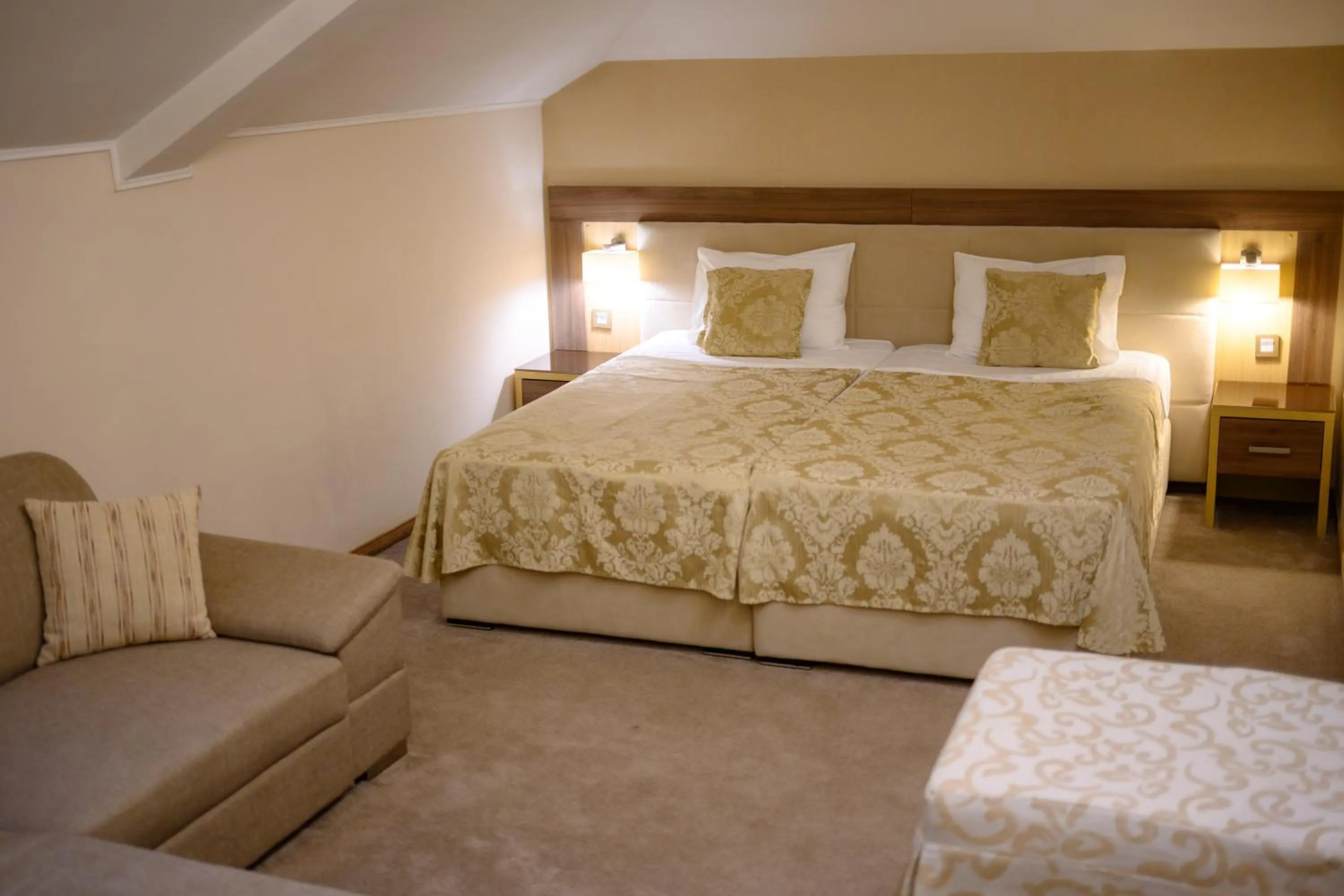 Bed in Hotel Tami Residence