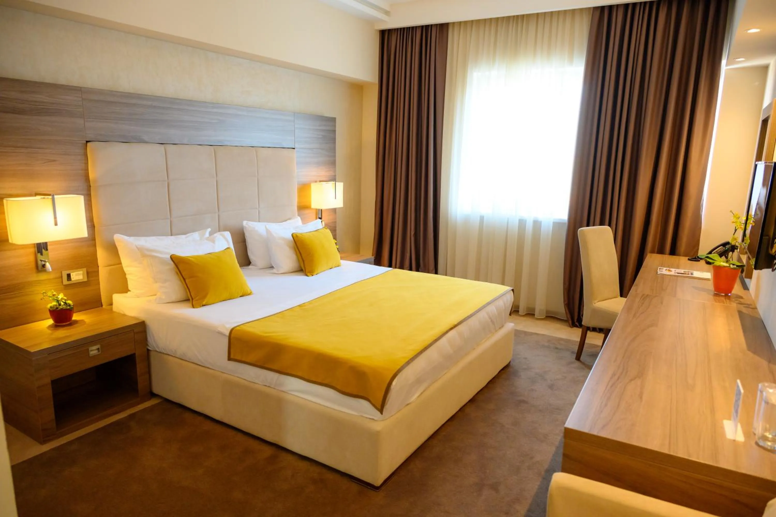 Bed in Hotel Tami Residence