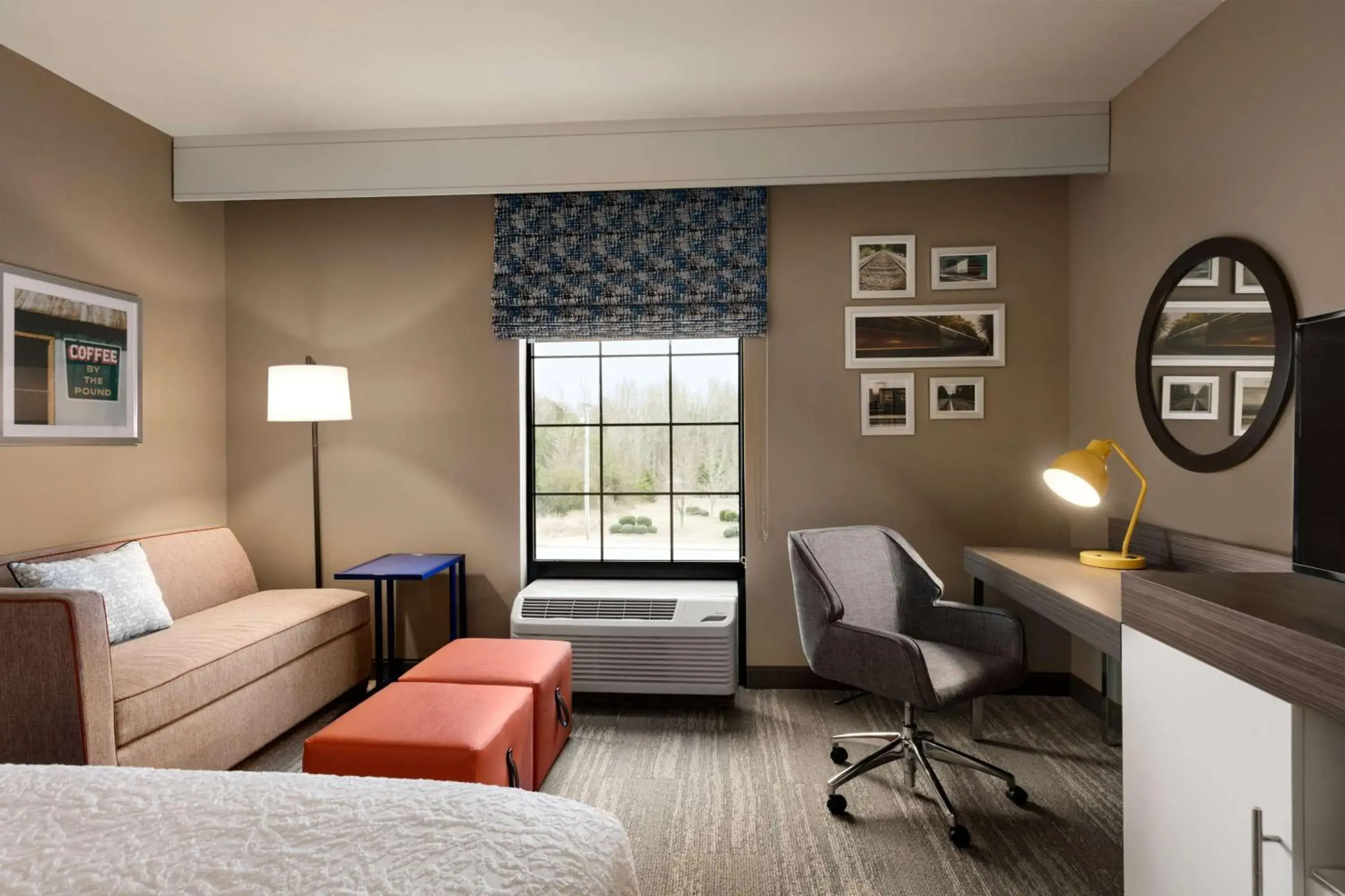 Bedroom in Hampton Inn Kernersville Bedroom in Hampton Inn Kernersville
