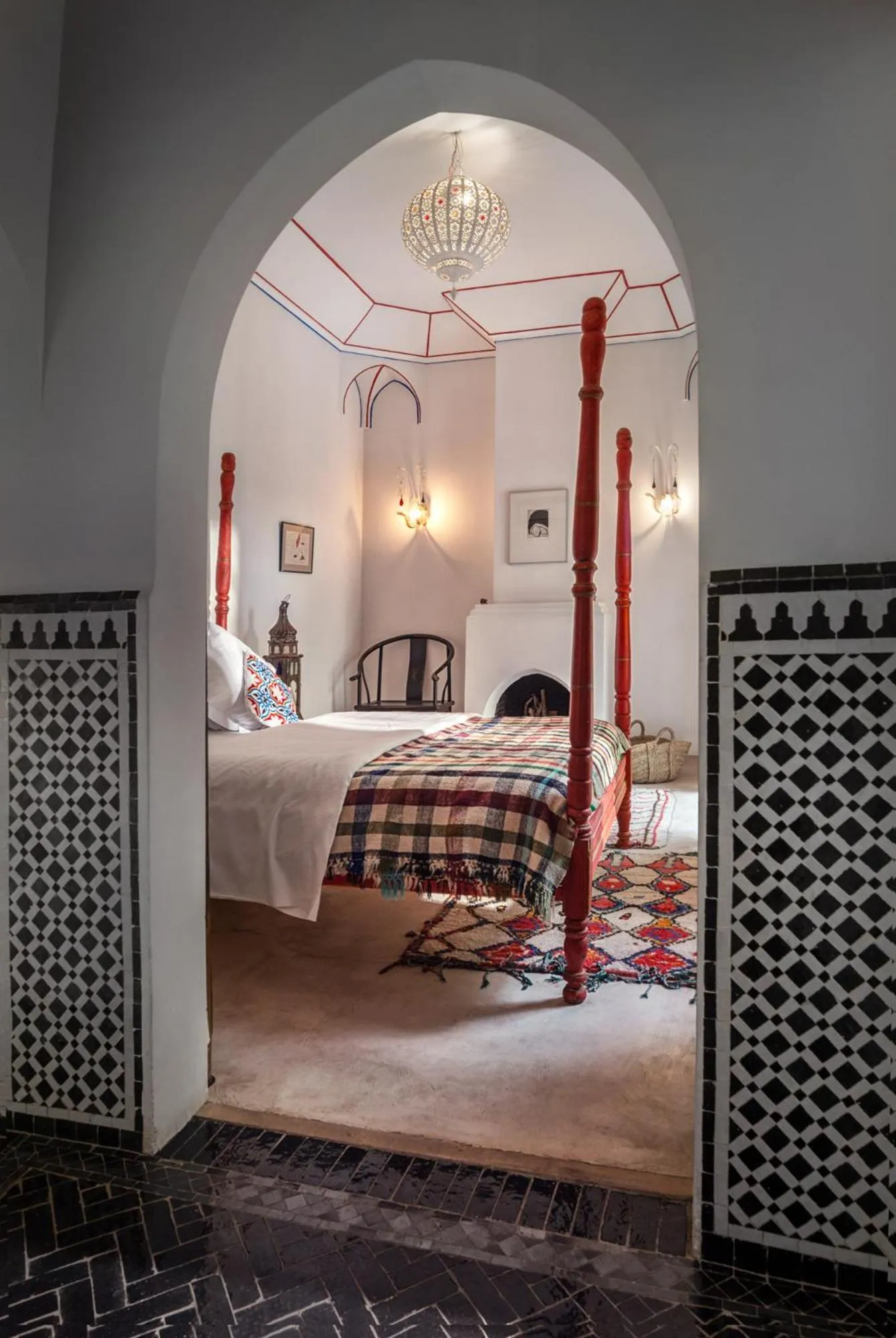Photo of the whole room, Bed in Riad Kbour & Chou