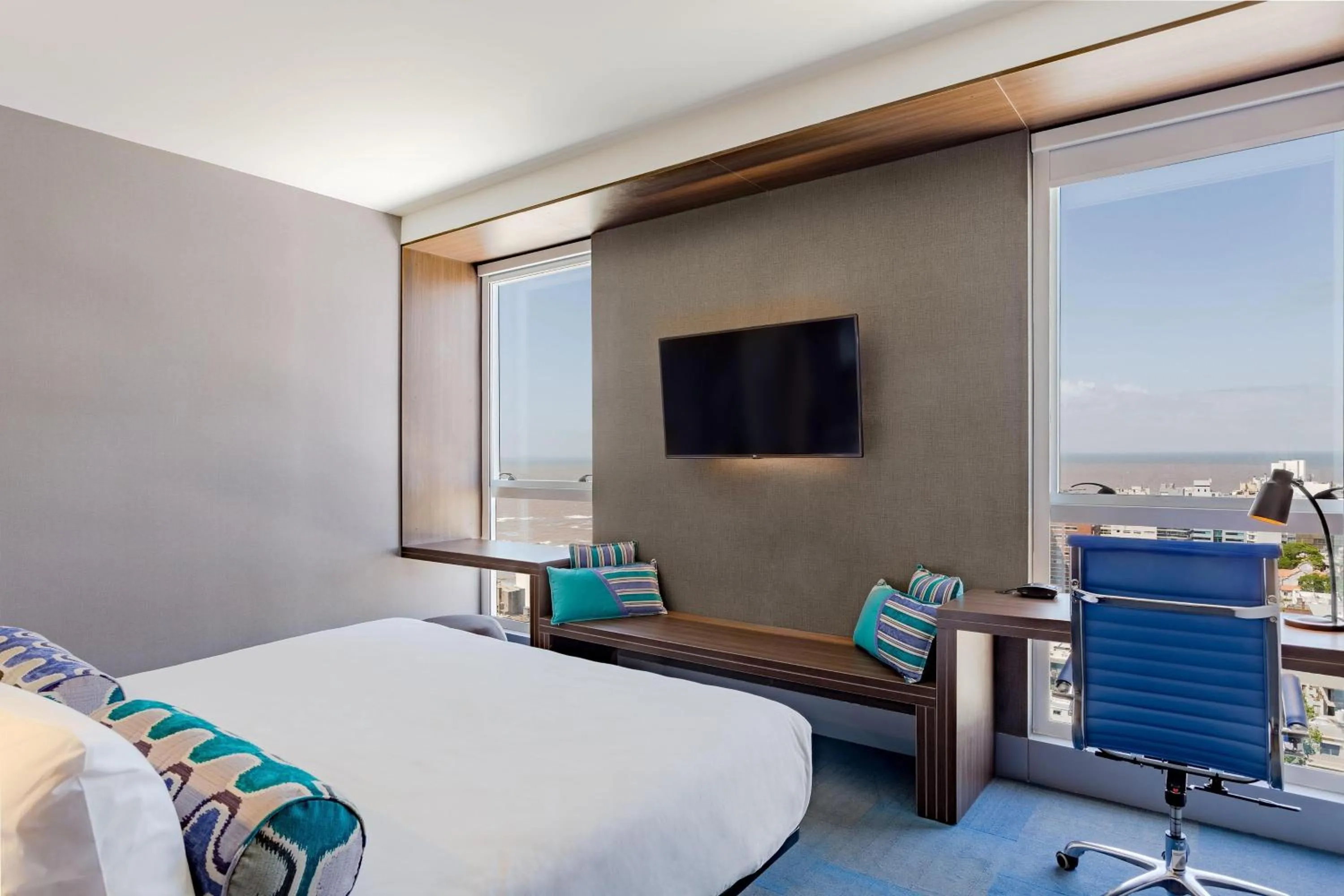 Photo of the whole room, Bed in Aloft Montevideo Hotel - Marriott International