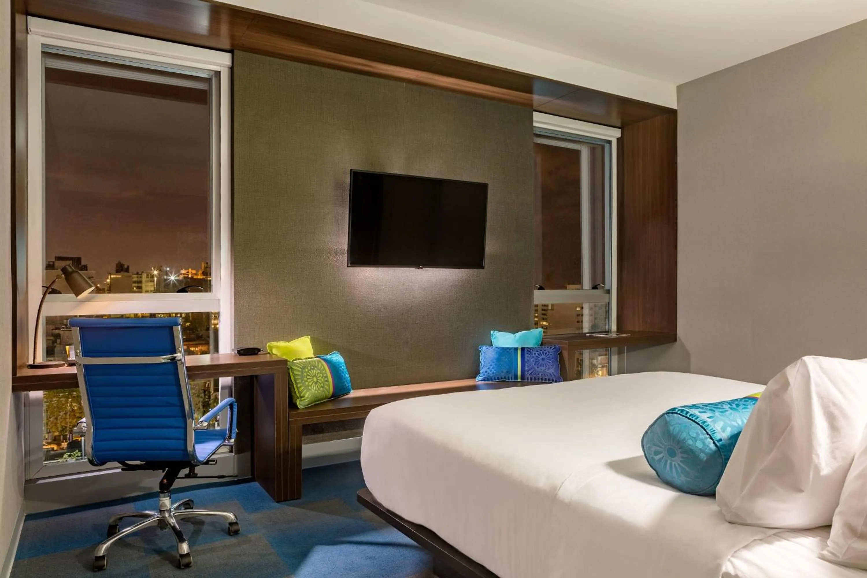 Photo of the whole room, Bed in Aloft Montevideo Hotel - Marriott International