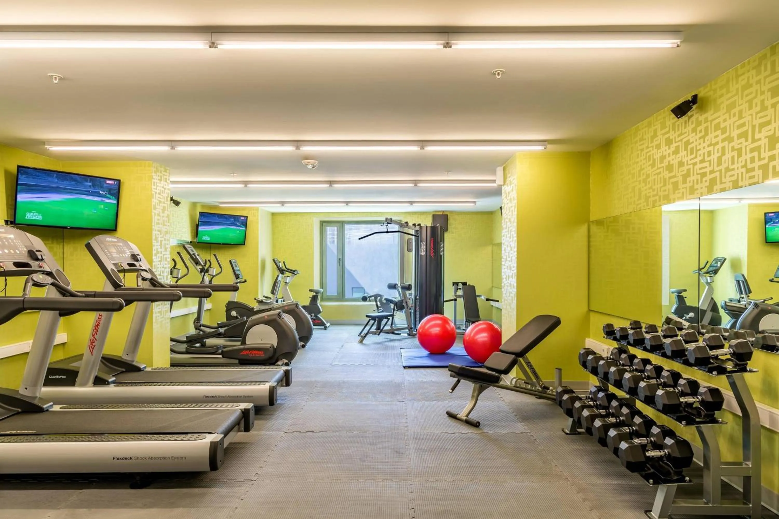 Fitness centre/facilities in Aloft Montevideo Hotel - Marriott International