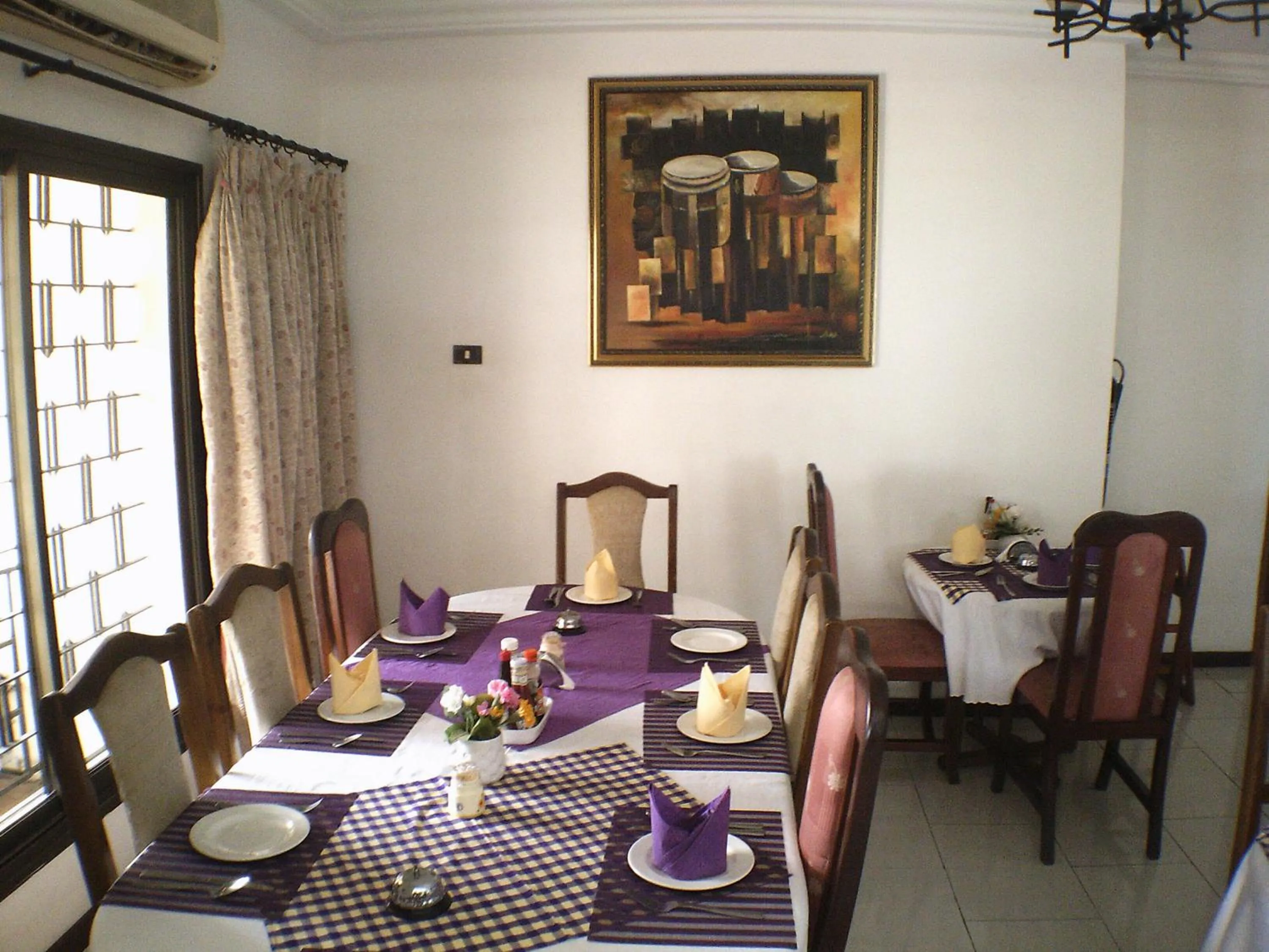 Restaurant/places to eat in Lavender Lodge Hotel
