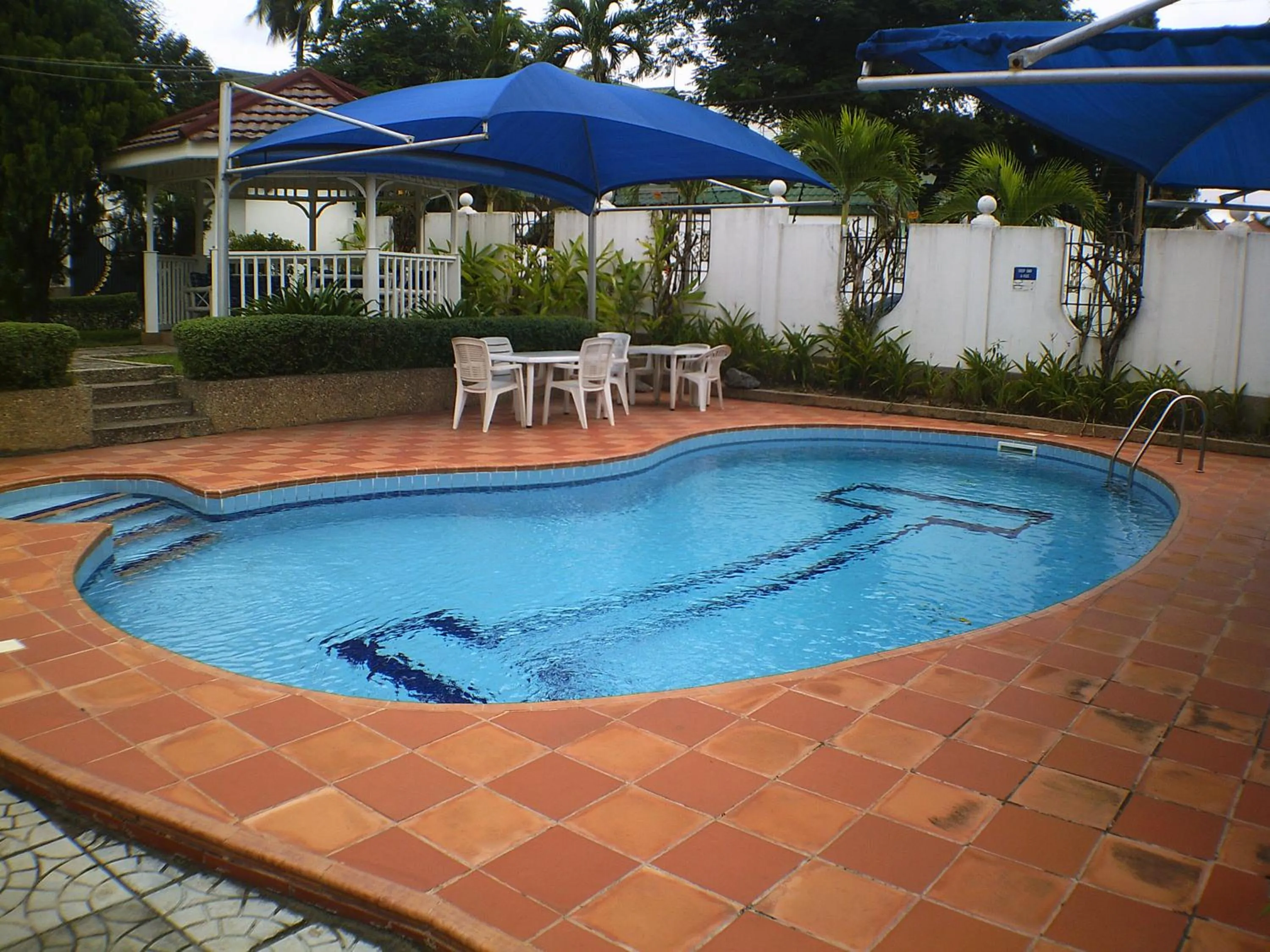 Swimming pool in Lavender Lodge Hotel