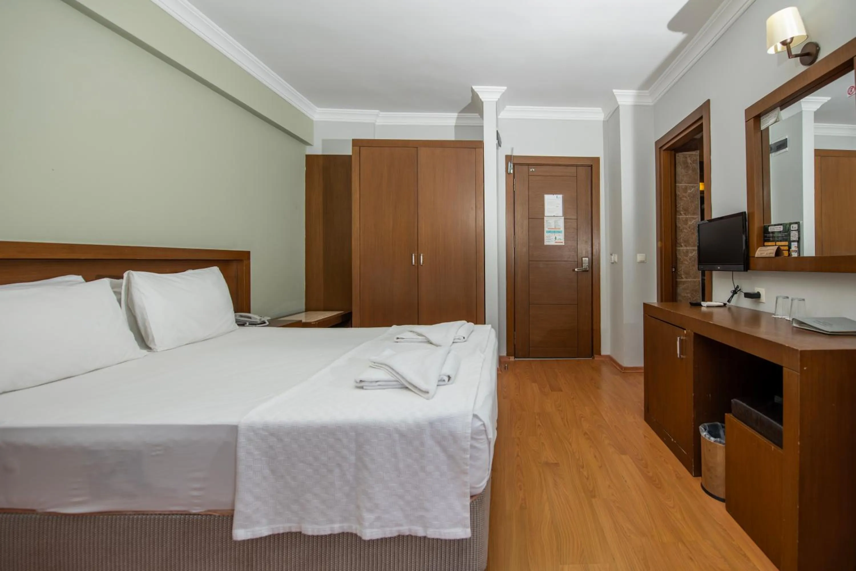 Bedroom, Bed in Pine Valley Hotel Oludeniz