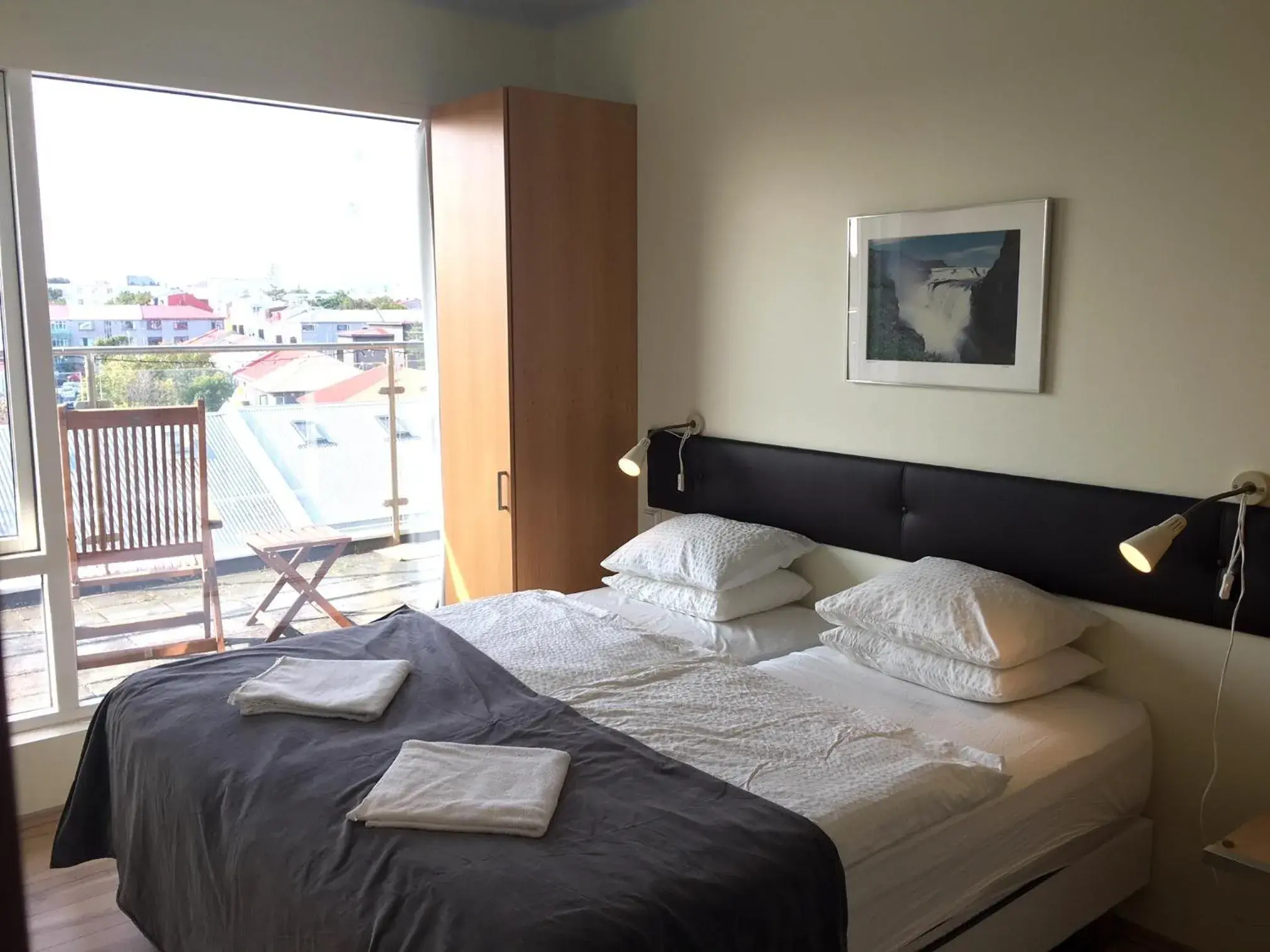 Standard Apartment, 3 Bedrooms, 1.5 Bathrooms - City View in Downtown Reykjavík Apartments Standard Apartment, 3 Bedrooms, 1.5 Bathrooms - City View in Downtown Reykjavík Apartments