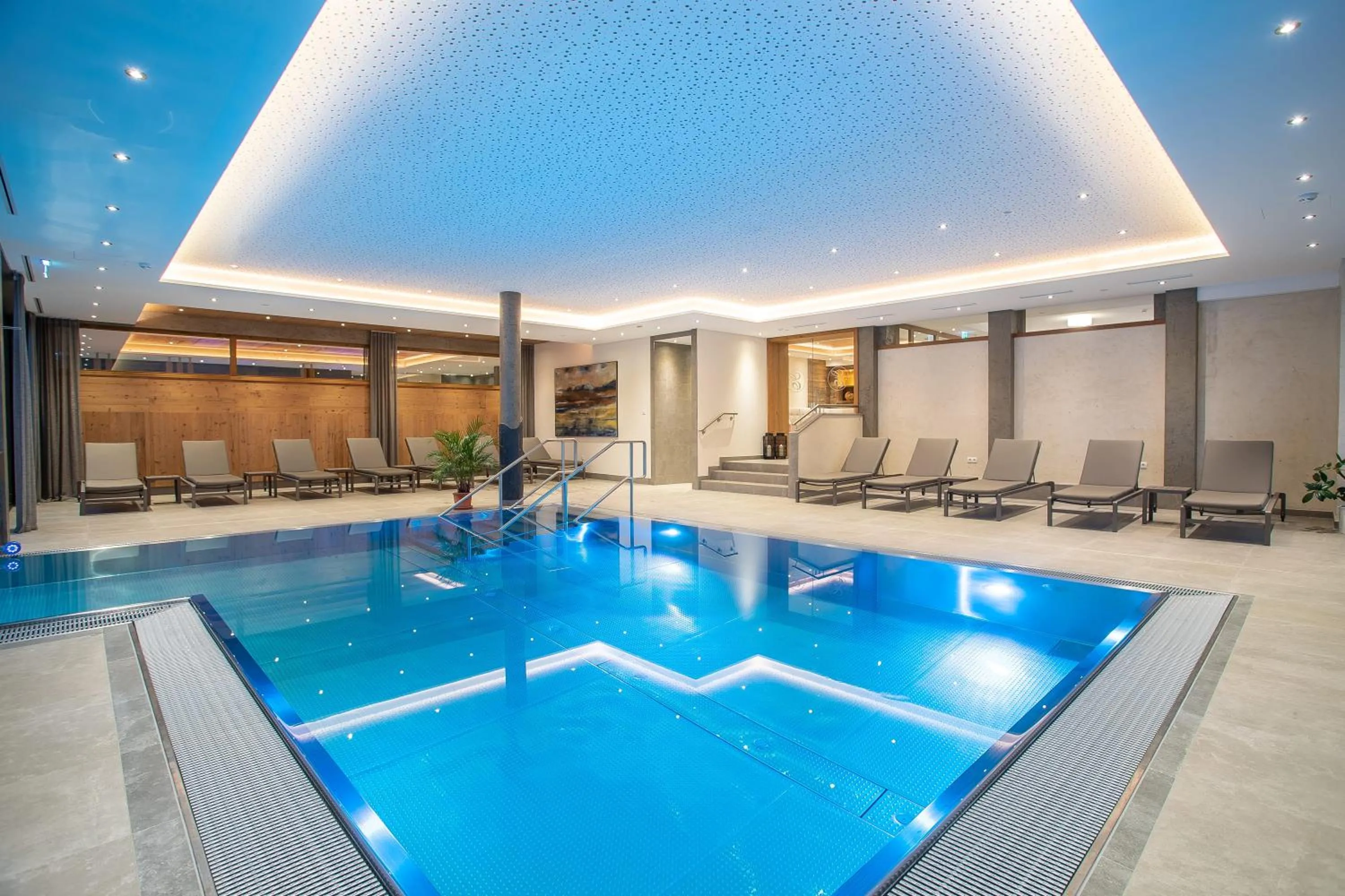 Swimming pool in Hotel Elisabeth