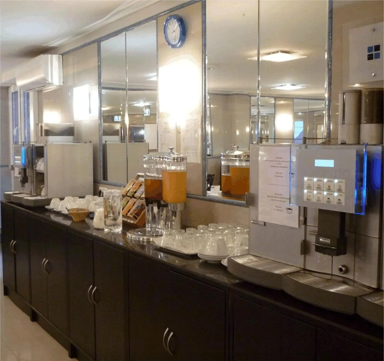 Restaurant/places to eat in Hotel Donaustadt Kagran - at Metro U1