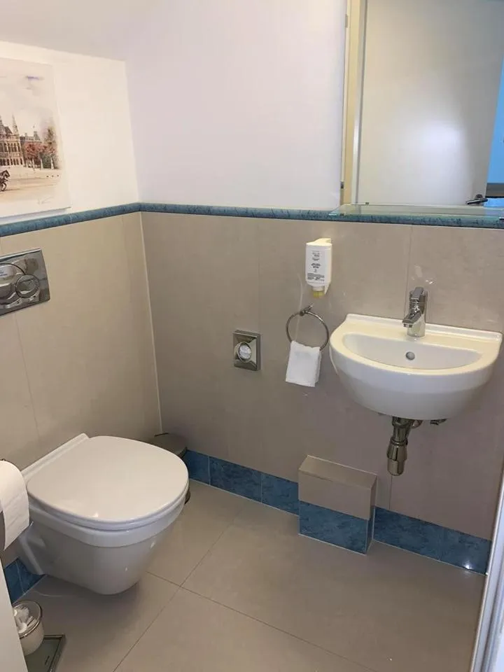 Hotel Donaustadt Kagran - at Metro U1