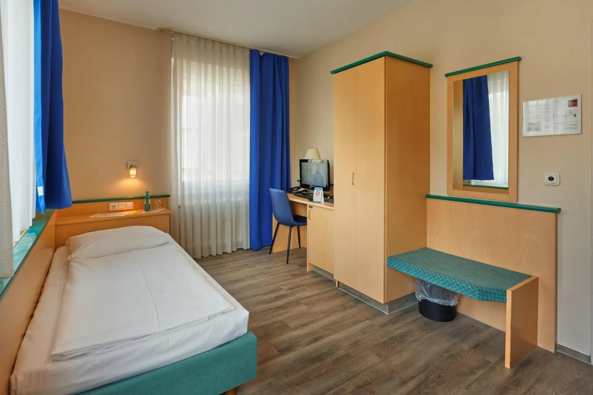 Bed in TRIP INN PostHotel Düren