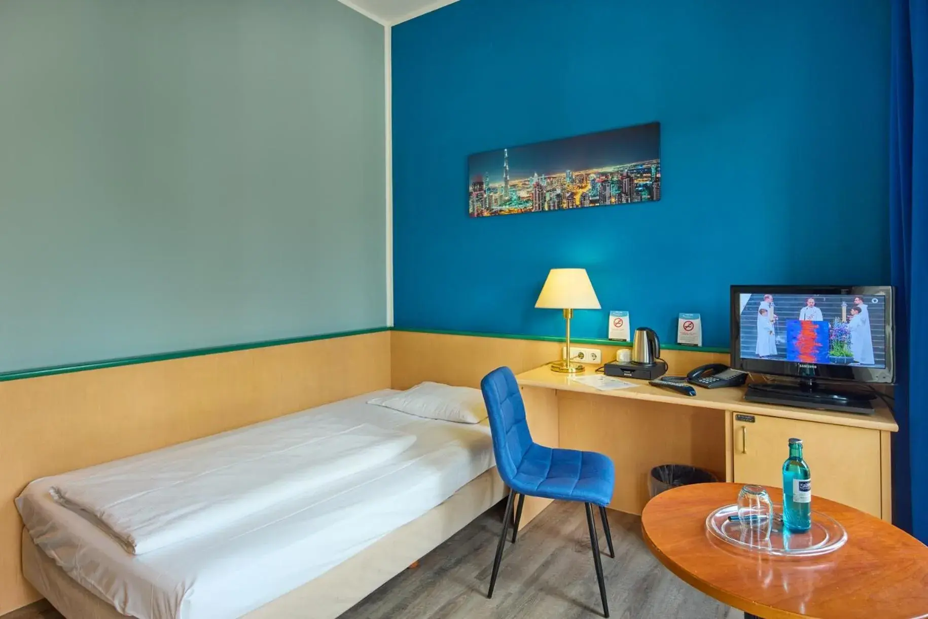 Photo of the whole room, Bed in TRIP INN PostHotel Düren Photo of the whole room, Bed in TRIP INN PostHotel Düren