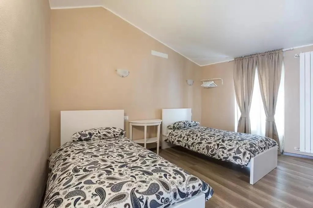 Photo of the whole room, Bed in Villa Mereghetti