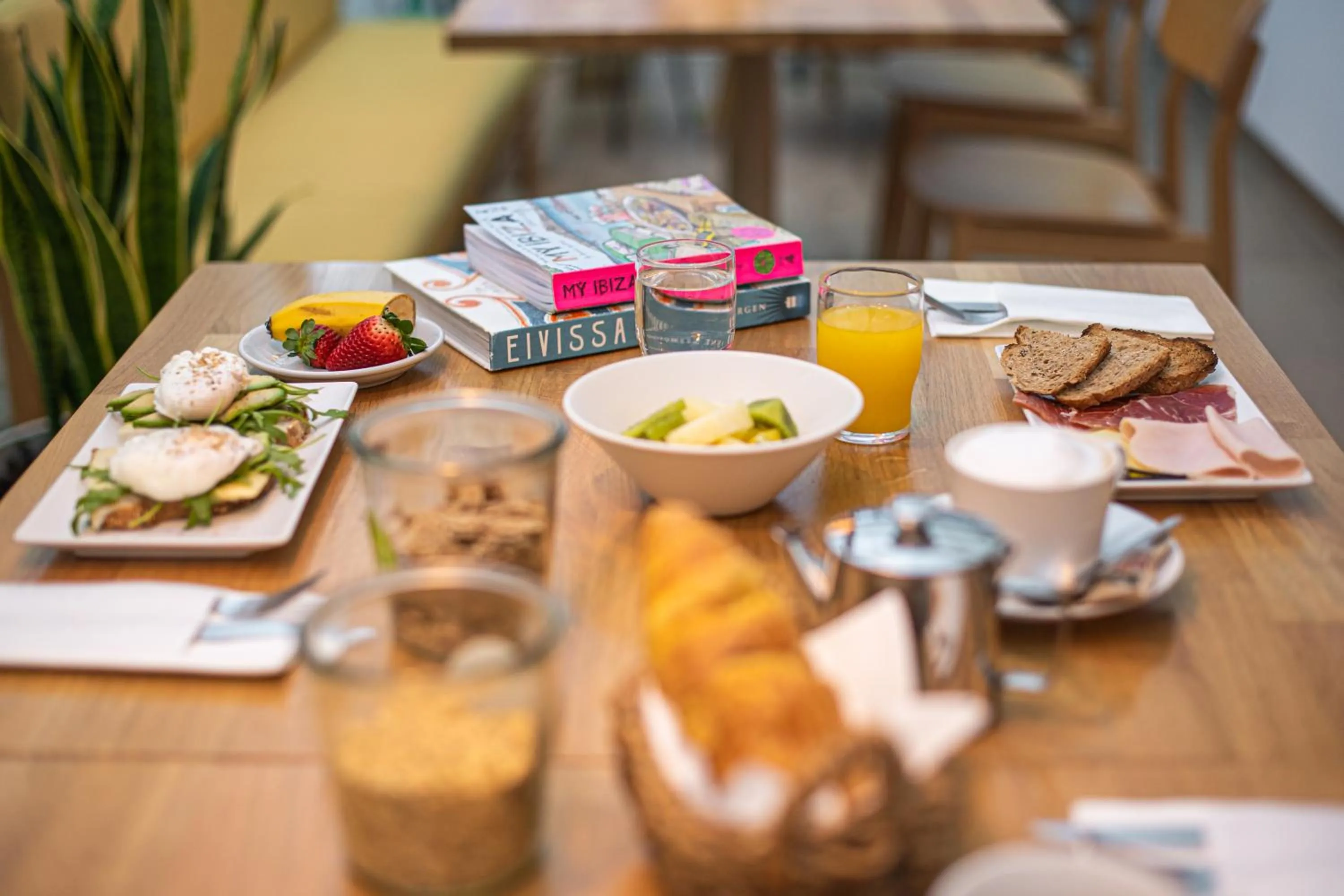 Breakfast in Lux Isla