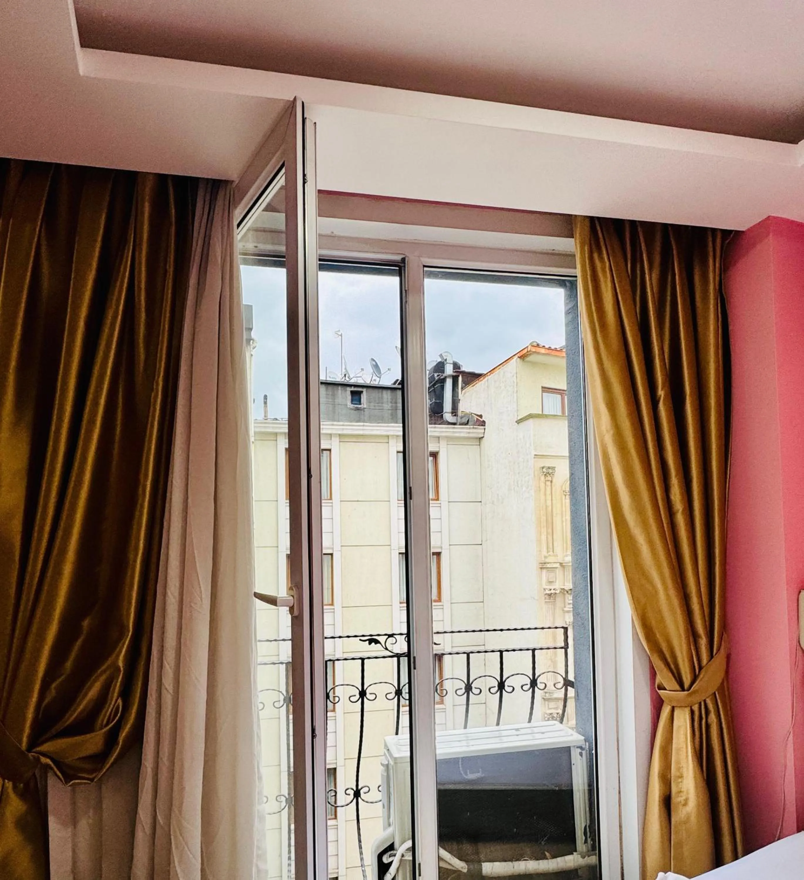 Bed in Gulhane Corner Hotel