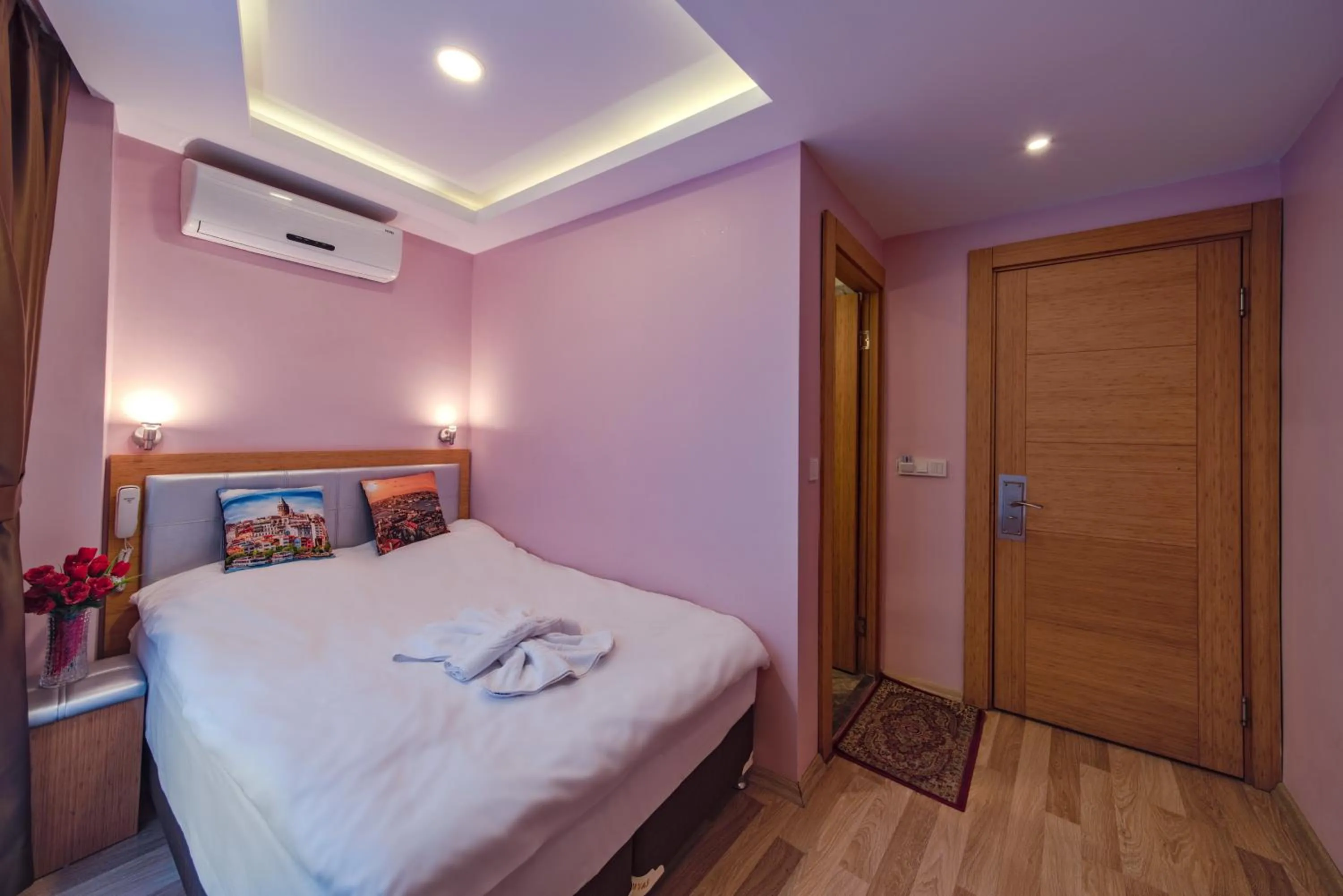 Photo of the whole room, Bed in Gulhane Corner Hotel