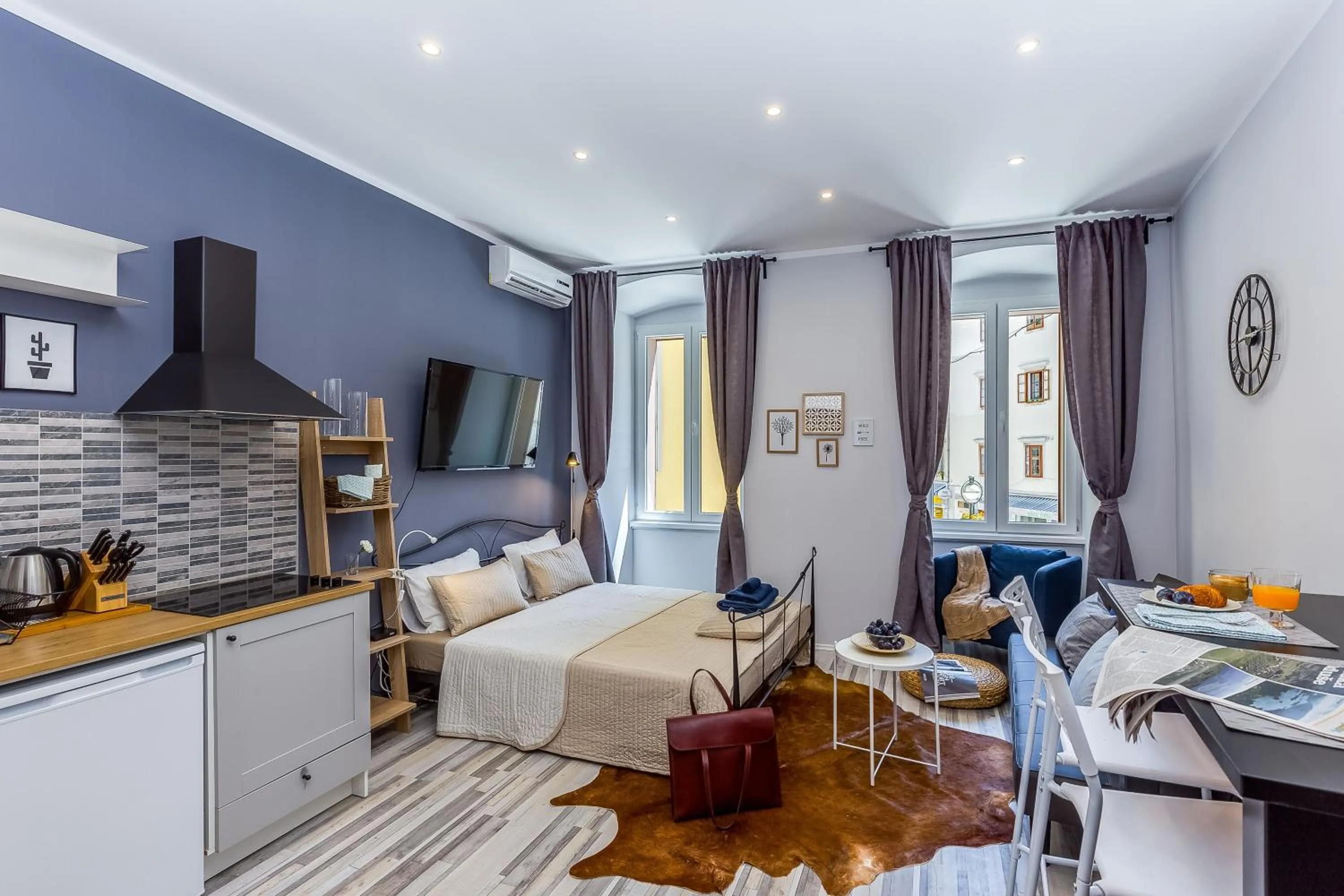 Bathroom in Main Square studios