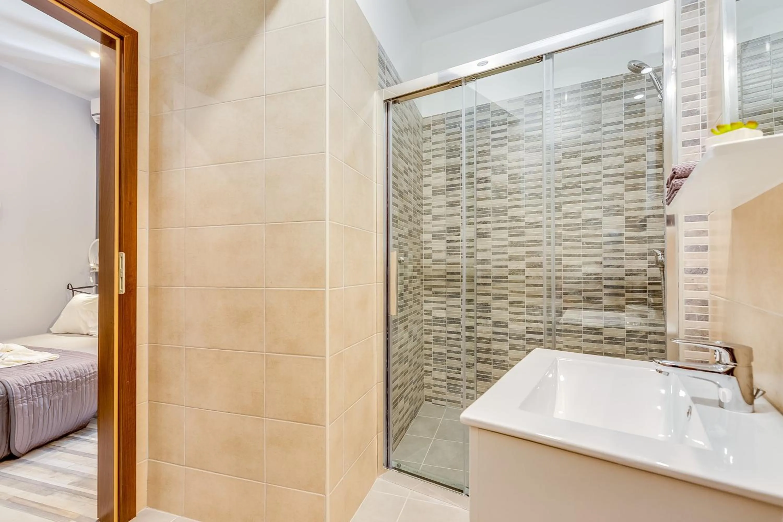 Bathroom in Main Square studios