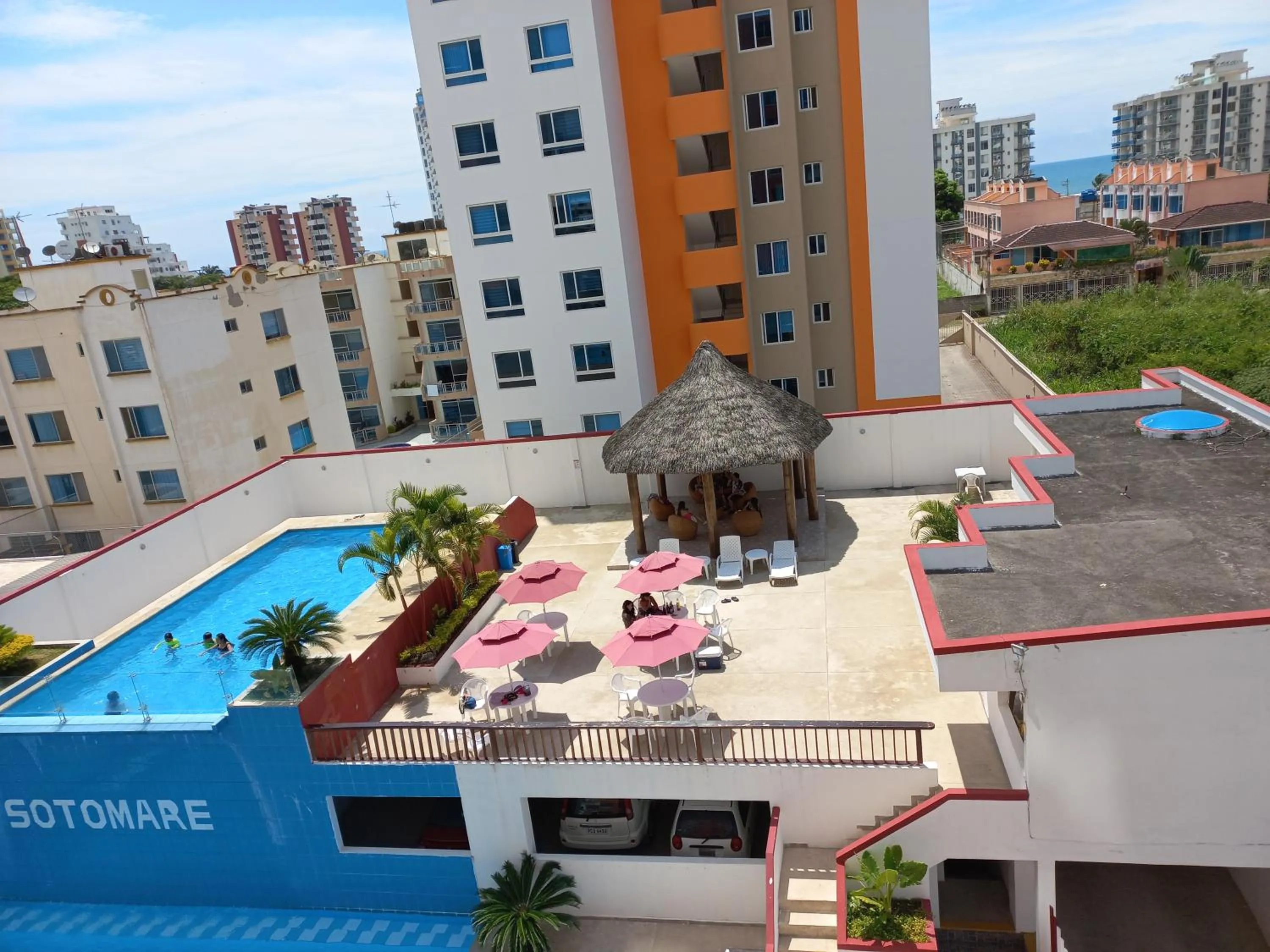 Pool view in Departamento amoblado Tonsupa