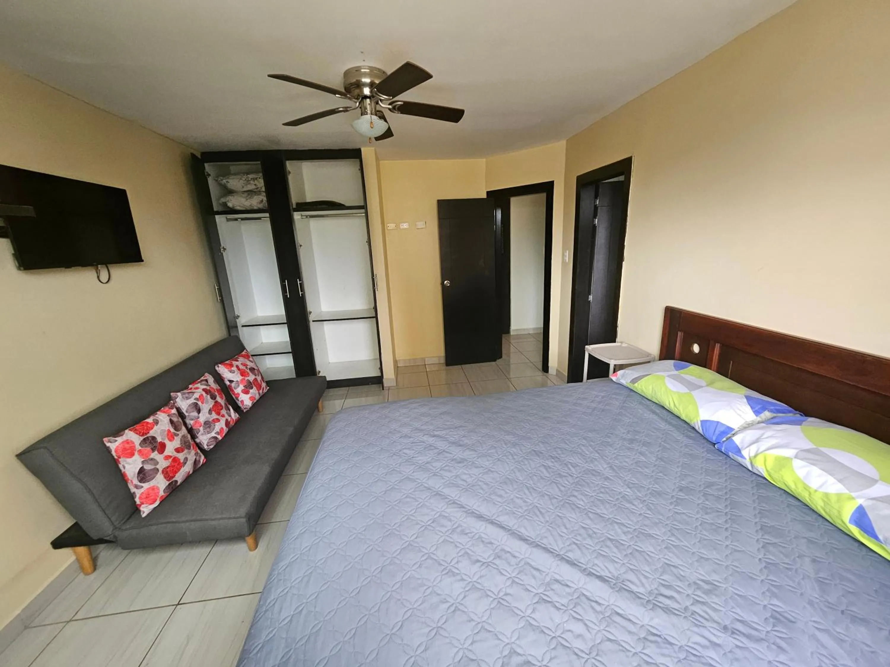 Photo of the whole room, Bed in Departamento amoblado Tonsupa