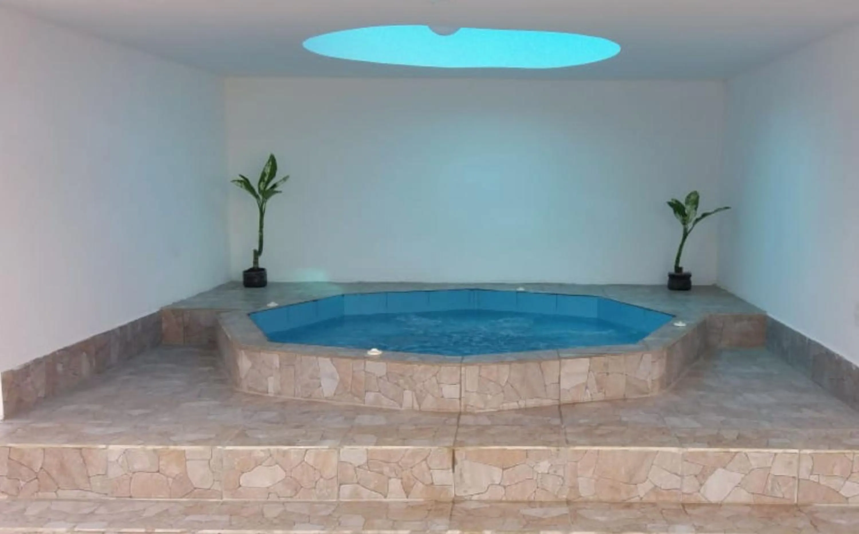 Pool view in Departamento amoblado Tonsupa
