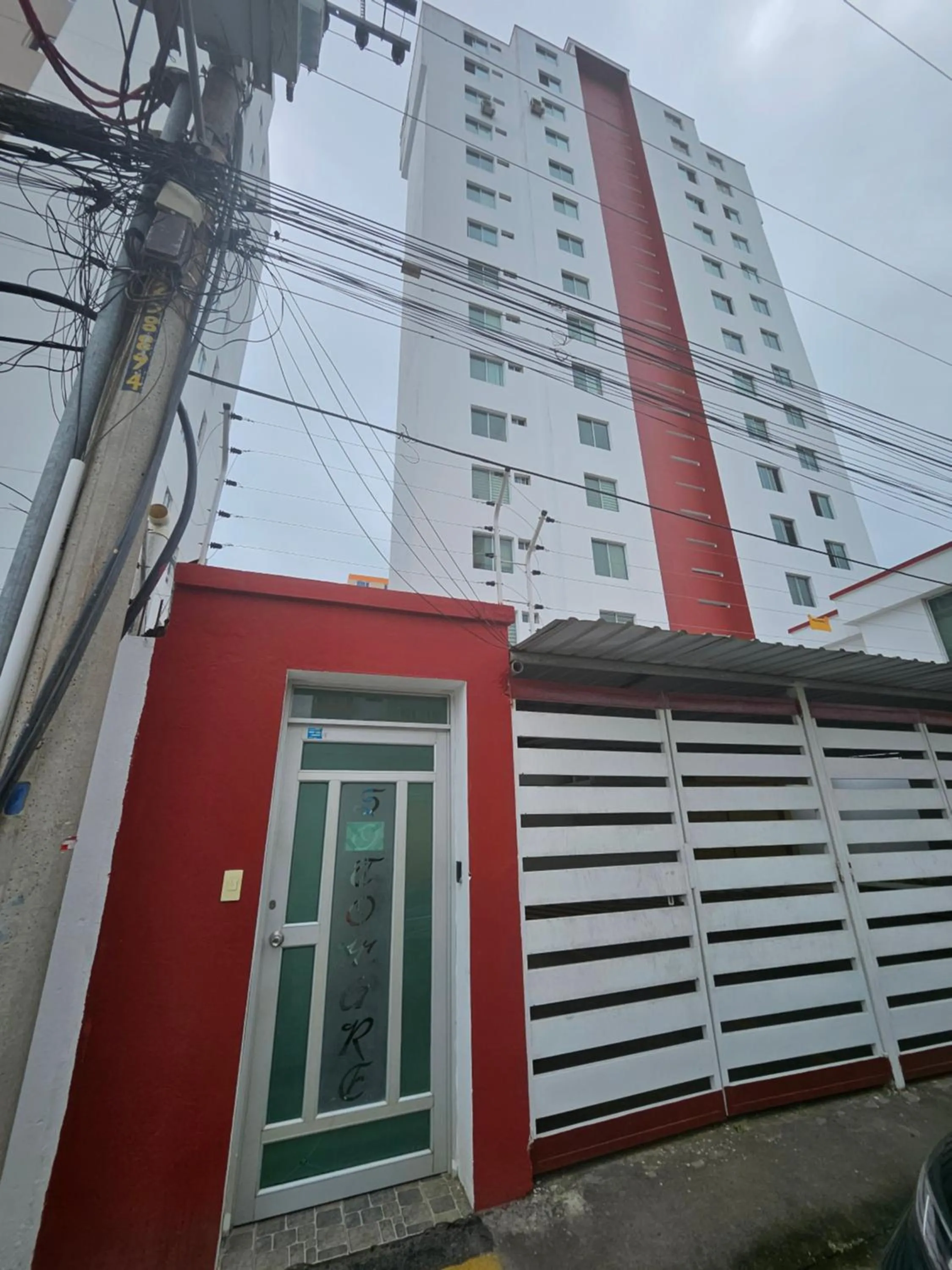 Property building in Departamento amoblado Tonsupa