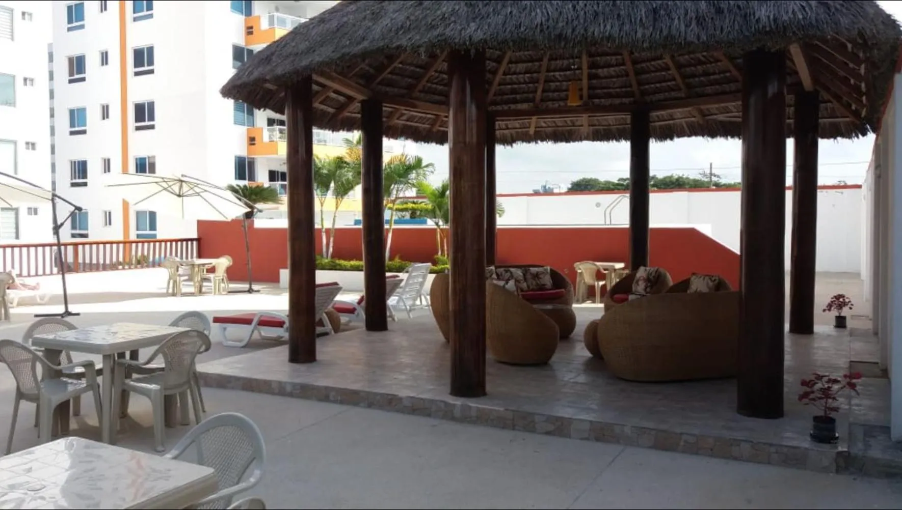 Property building in Departamento amoblado Tonsupa