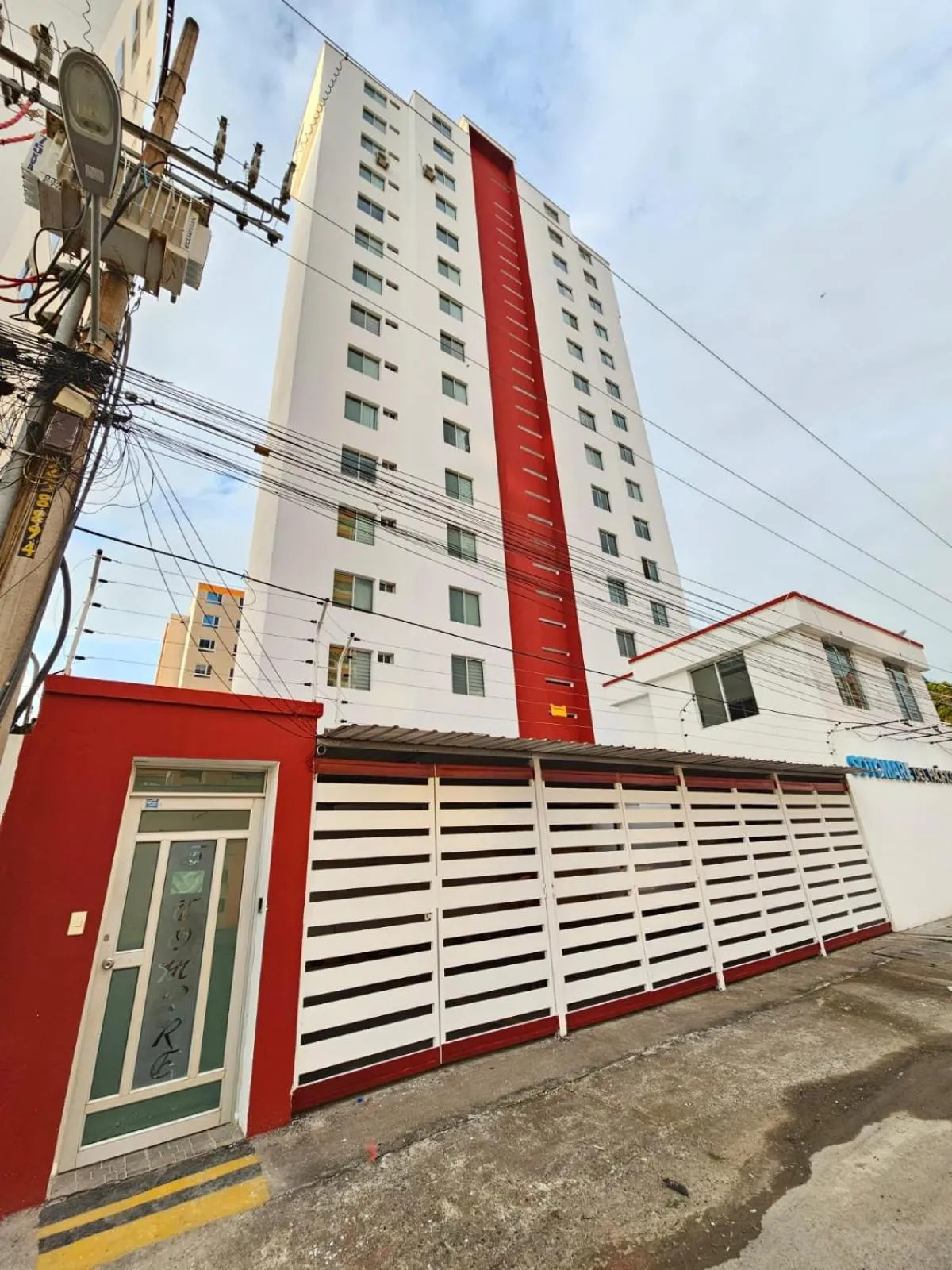 Property building in Departamento amoblado Tonsupa