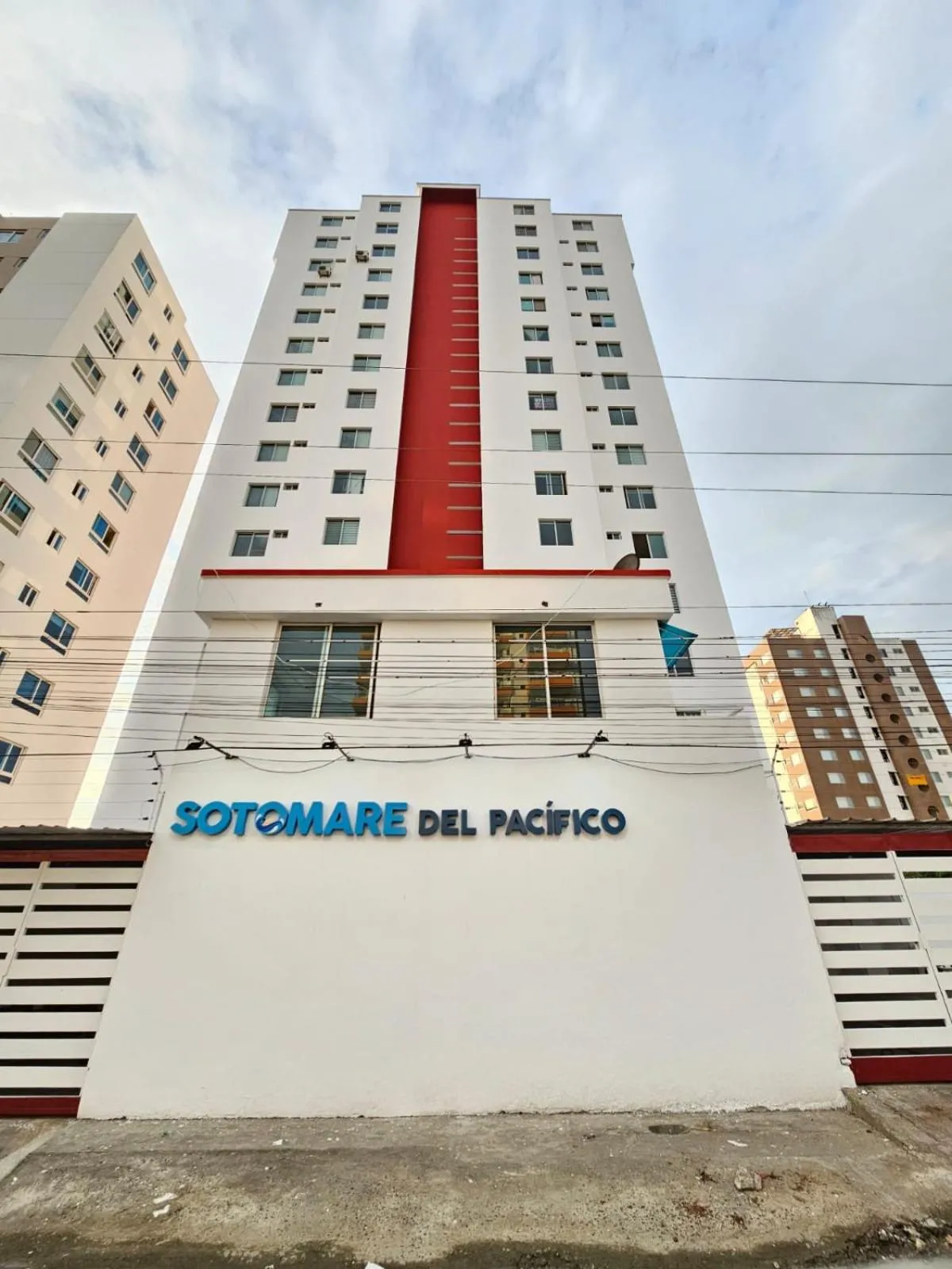Property building in Departamento amoblado Tonsupa