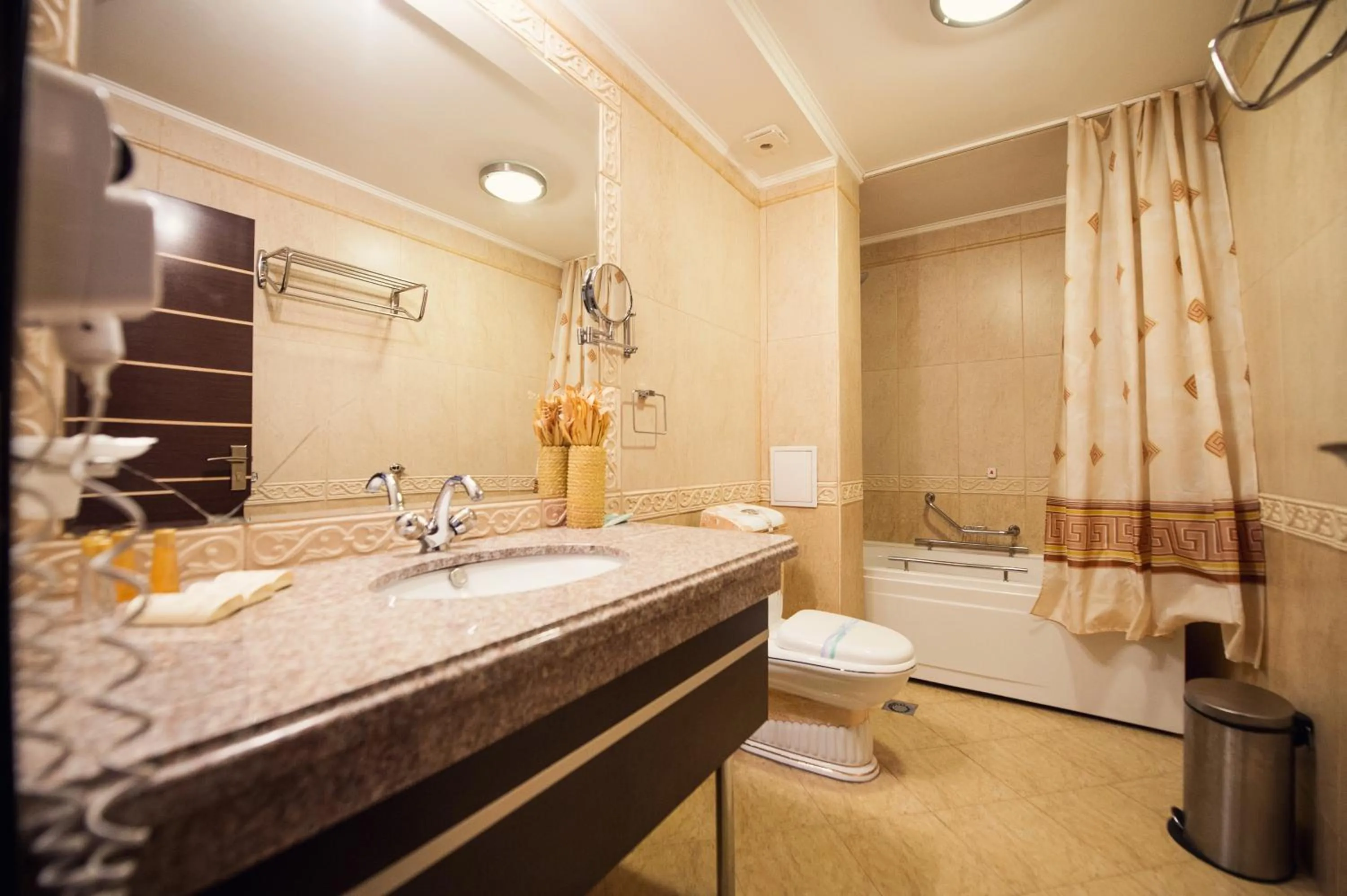 Shower in Grand Hotel Hebar