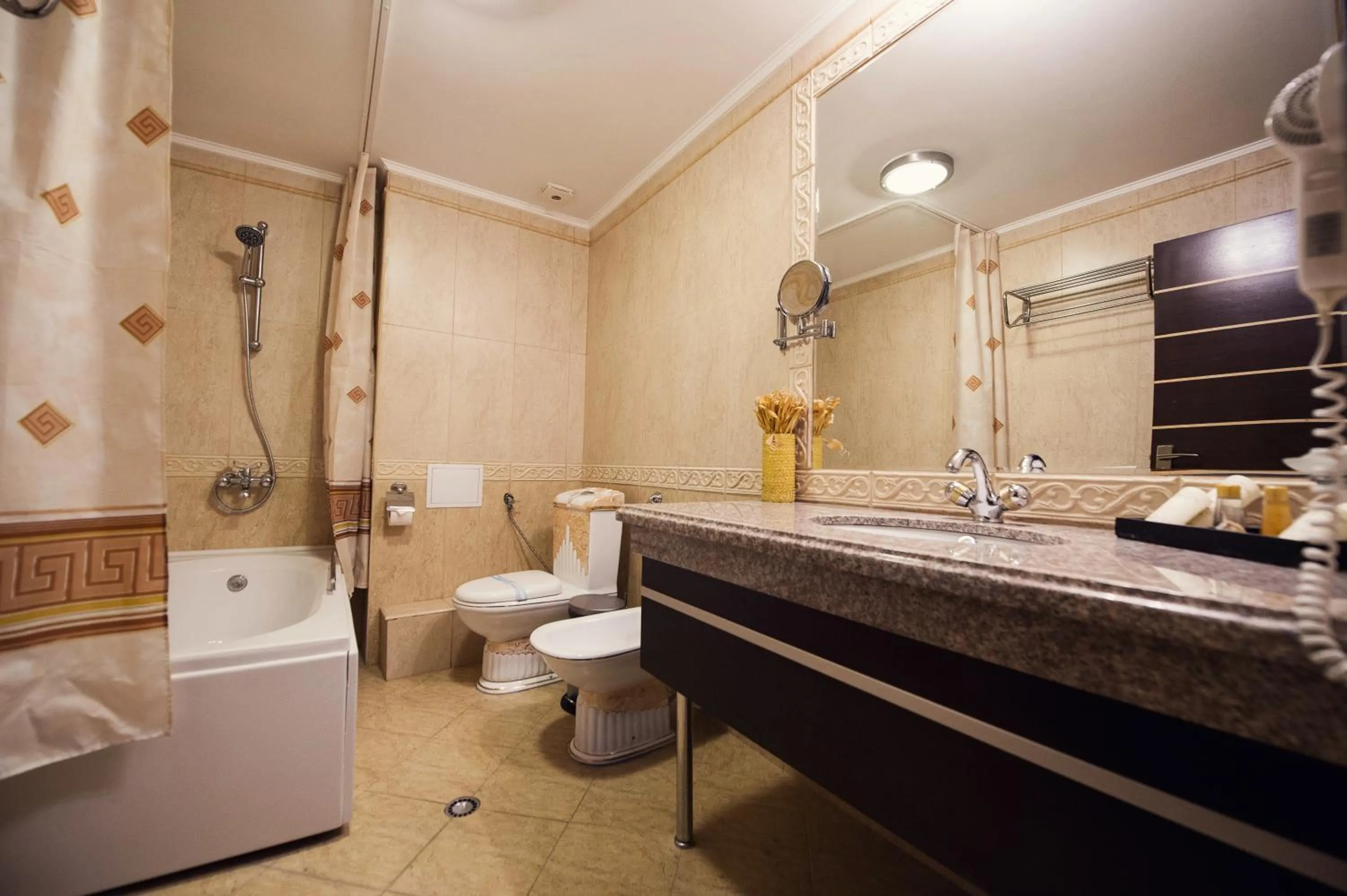 Shower in Grand Hotel Hebar